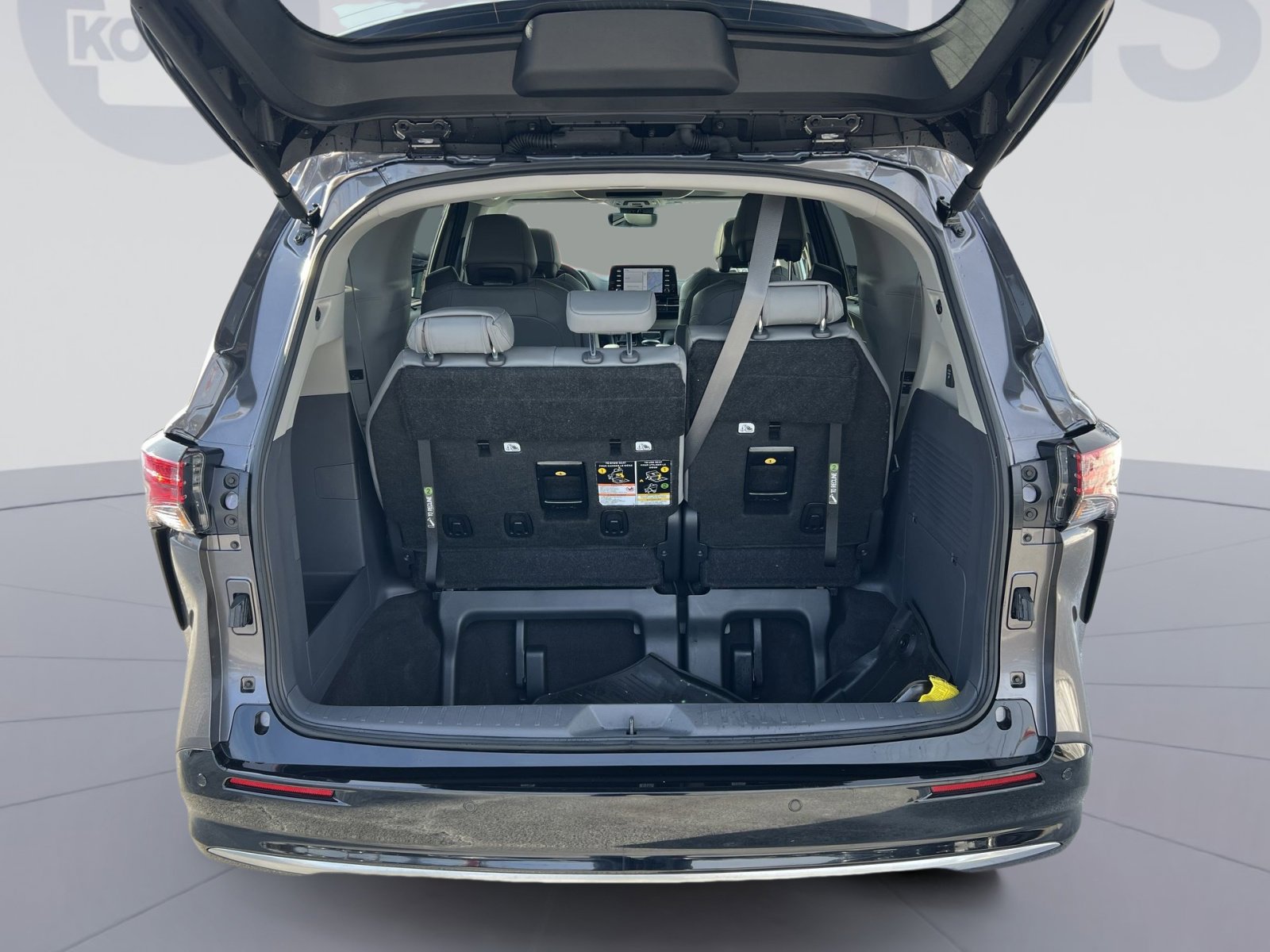 Used 2024 Toyota Sienna Limited image 27