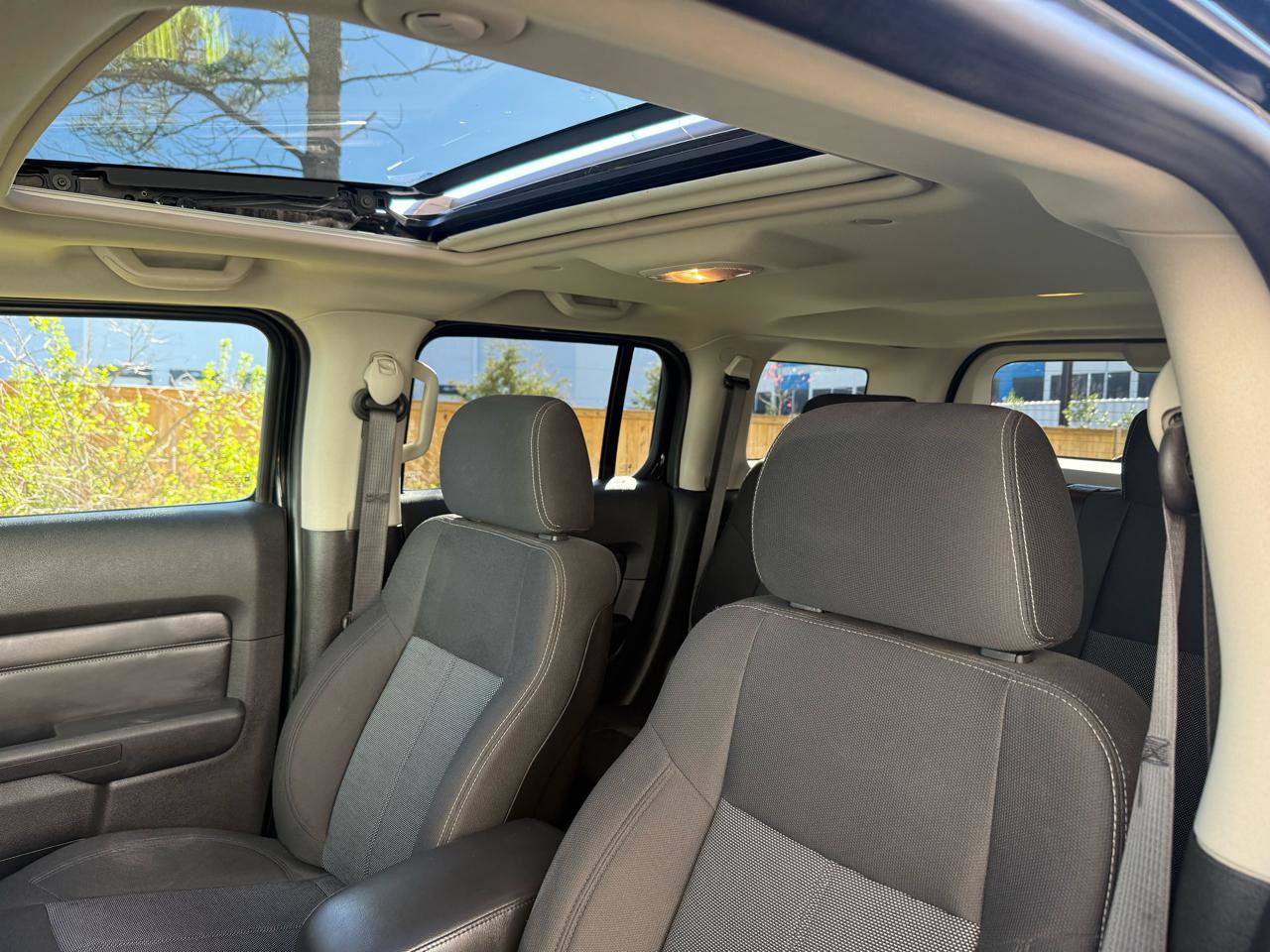 Used 2010 HUMMER H3 Adventure image 15