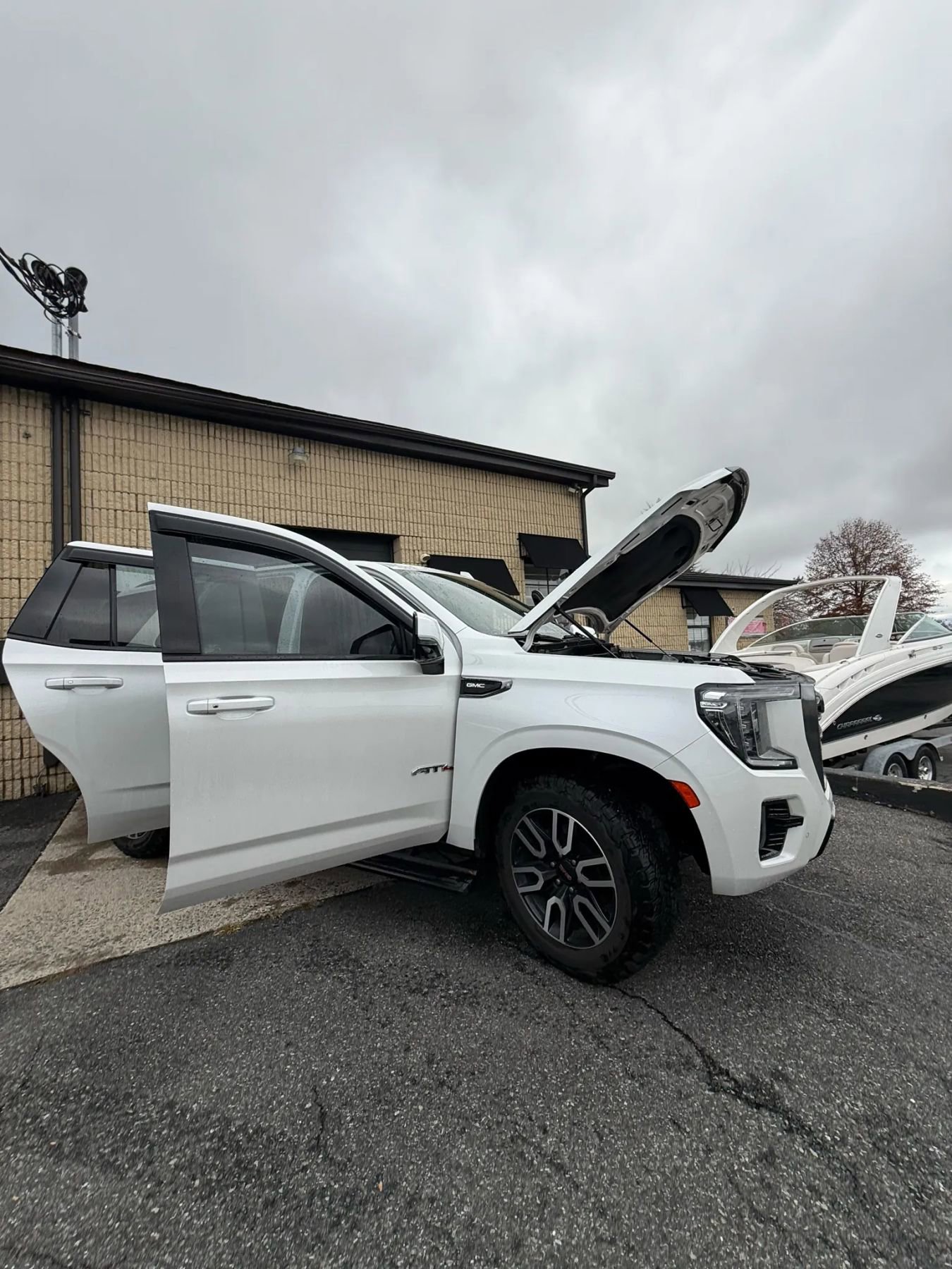 Used 2021 GMC Yukon AT4 w/ AT4 Premium Package image 24