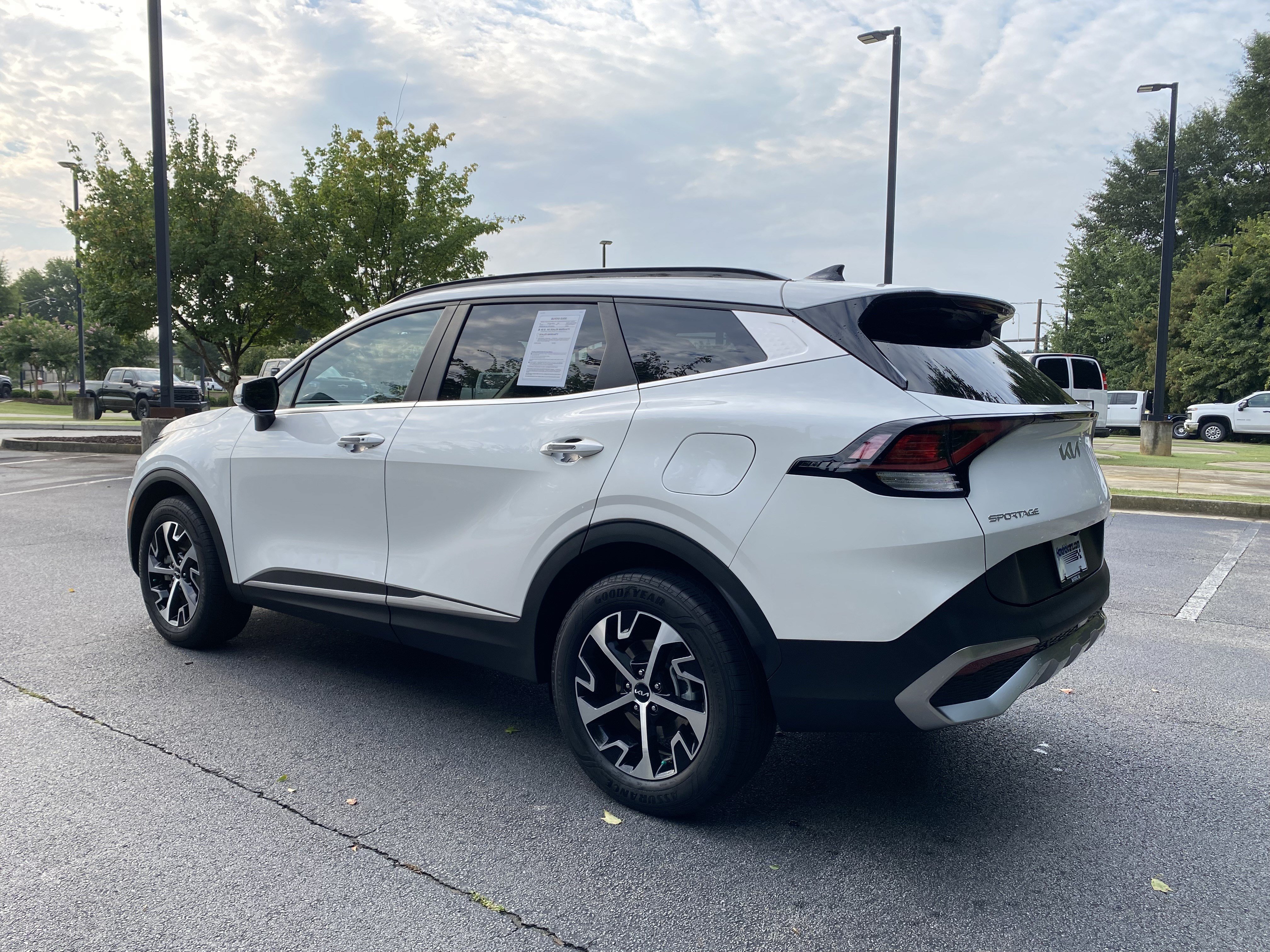 Used 2023 Kia Sportage EX w/ EX Premium Package AWD/4WD image 7