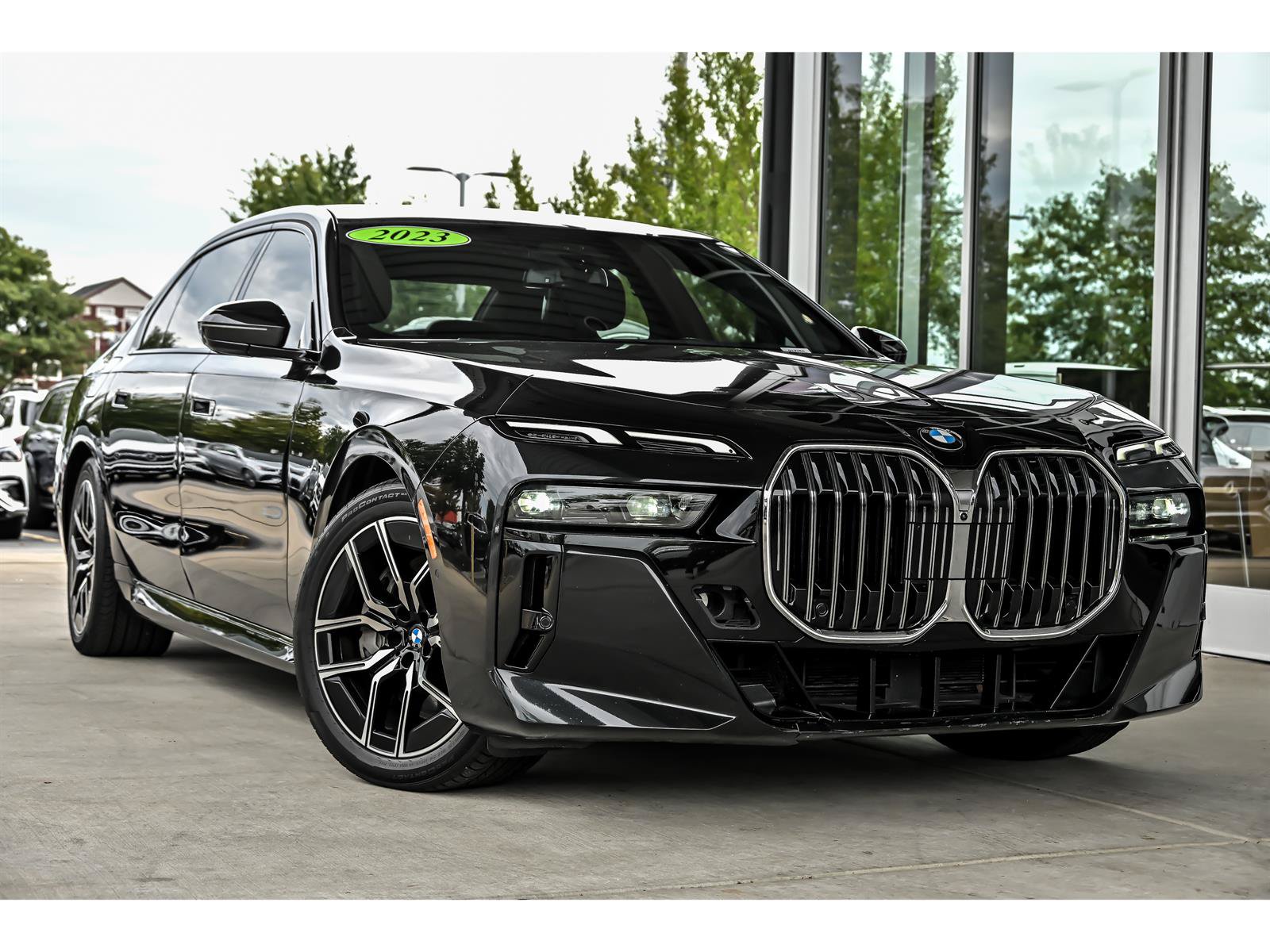 Used 2023 BMW 760i xDrive AWD/4WD image 1