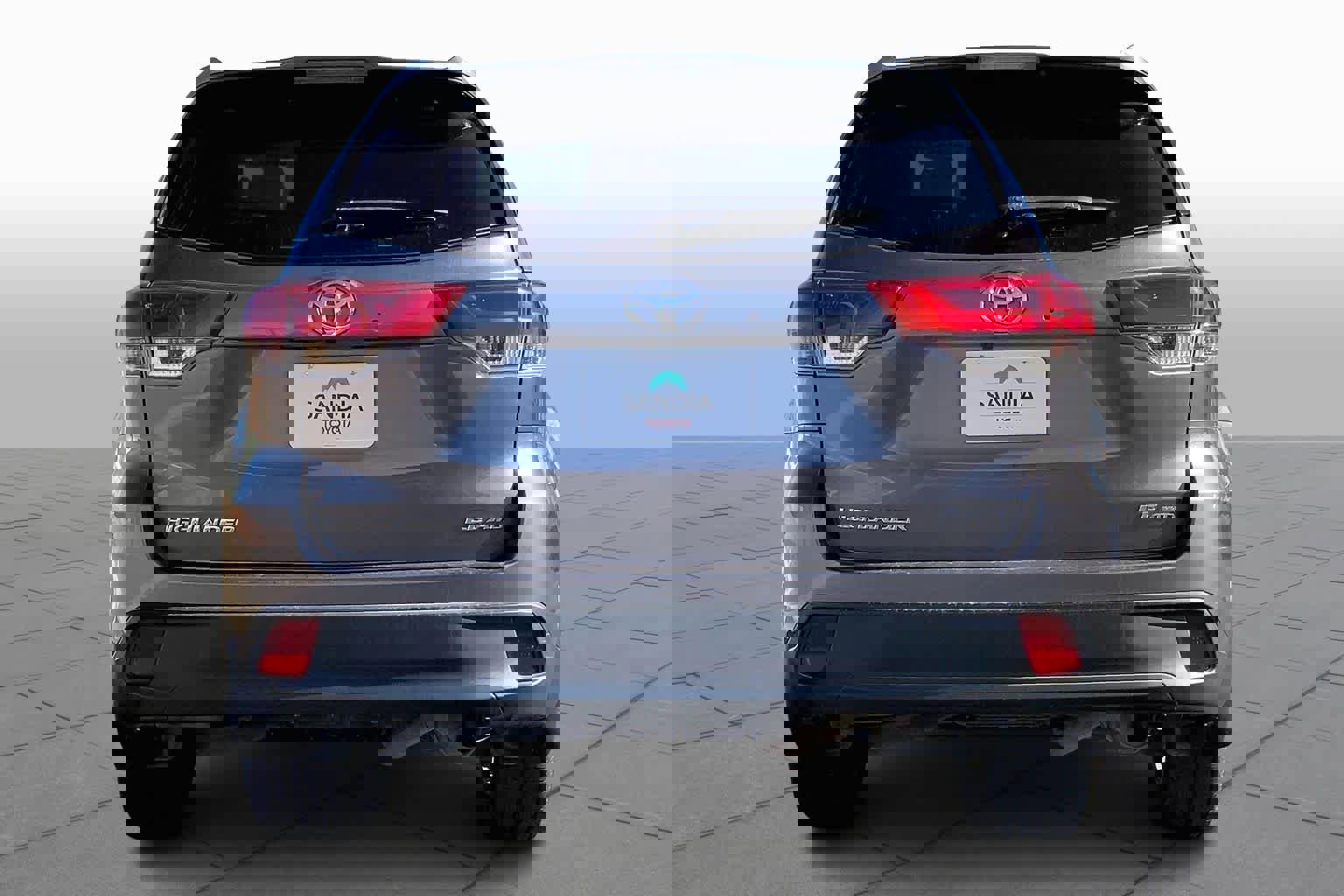 Certified 2019 Toyota Highlander LE image 4