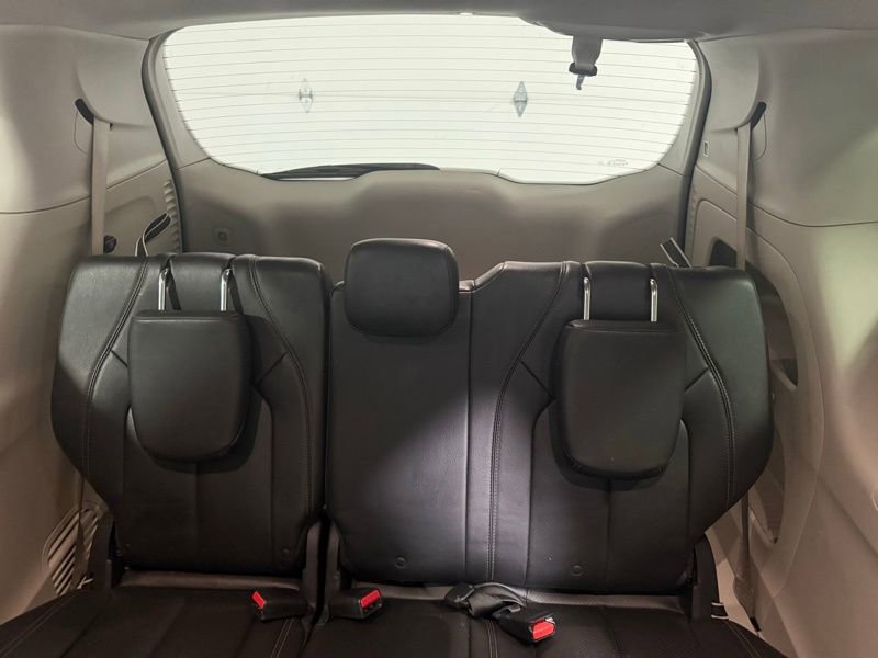 Used 2018 Chrysler Pacifica Touring-L image 15
