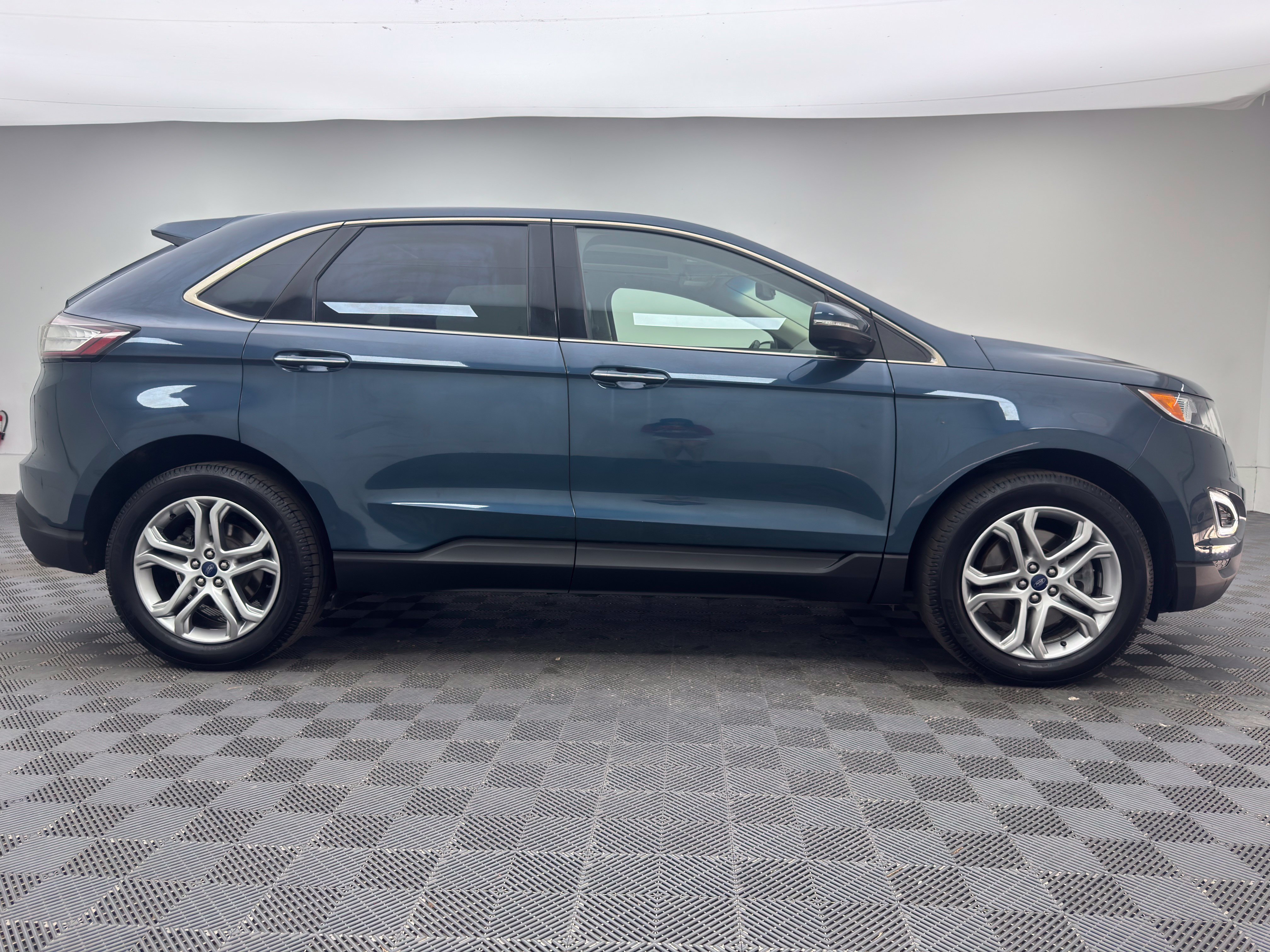 Used 2016 Ford Edge Titanium w/ Equipment Group 301A AWD/4WD image 8
