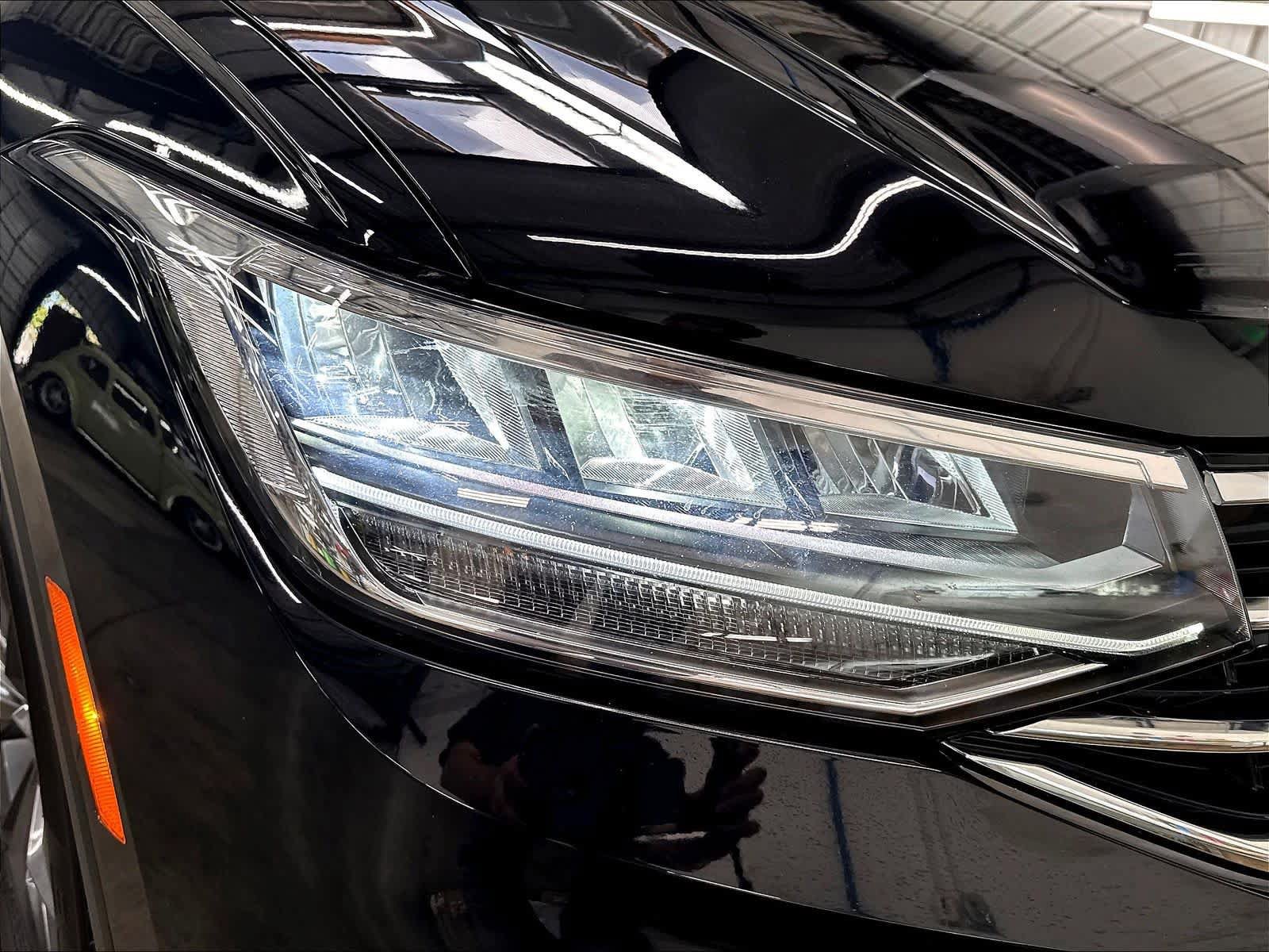 Used 2023 Volkswagen Tiguan SE w/ Panoramic Sunroof Package FWD image 35