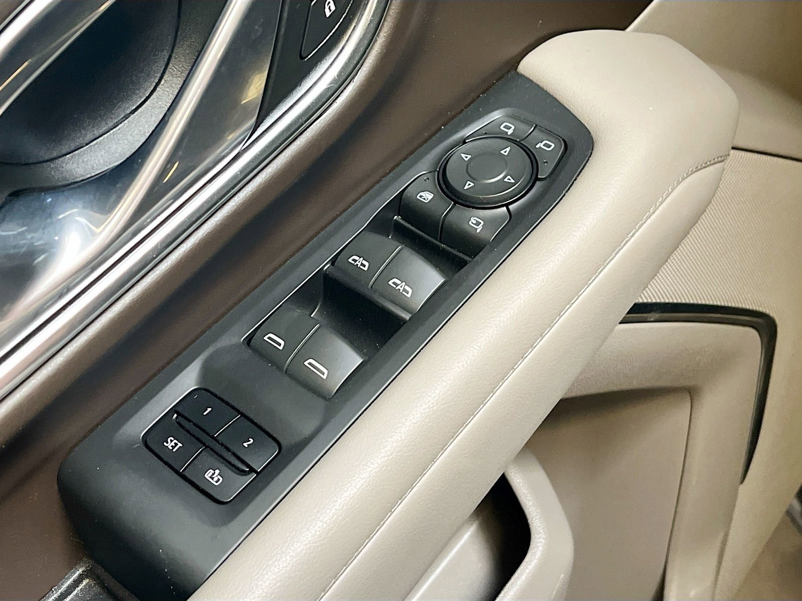 Used 2023 Chevrolet Suburban Z71 w/ Luxury Package image 18