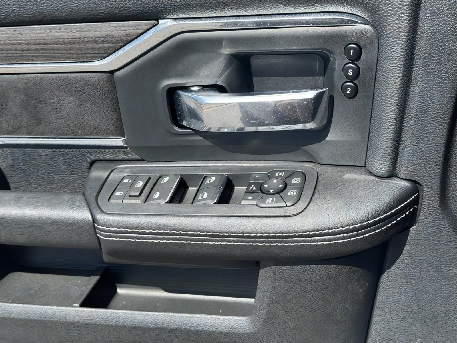 New 2026 RAM 2500 Laramie w/ Night Edition AWD/4WD image 24