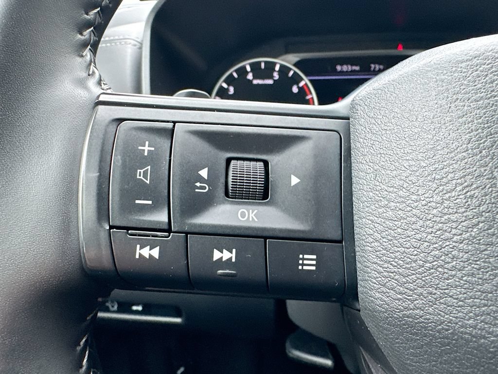 Certified 2025 Nissan Rogue SV FWD image 11