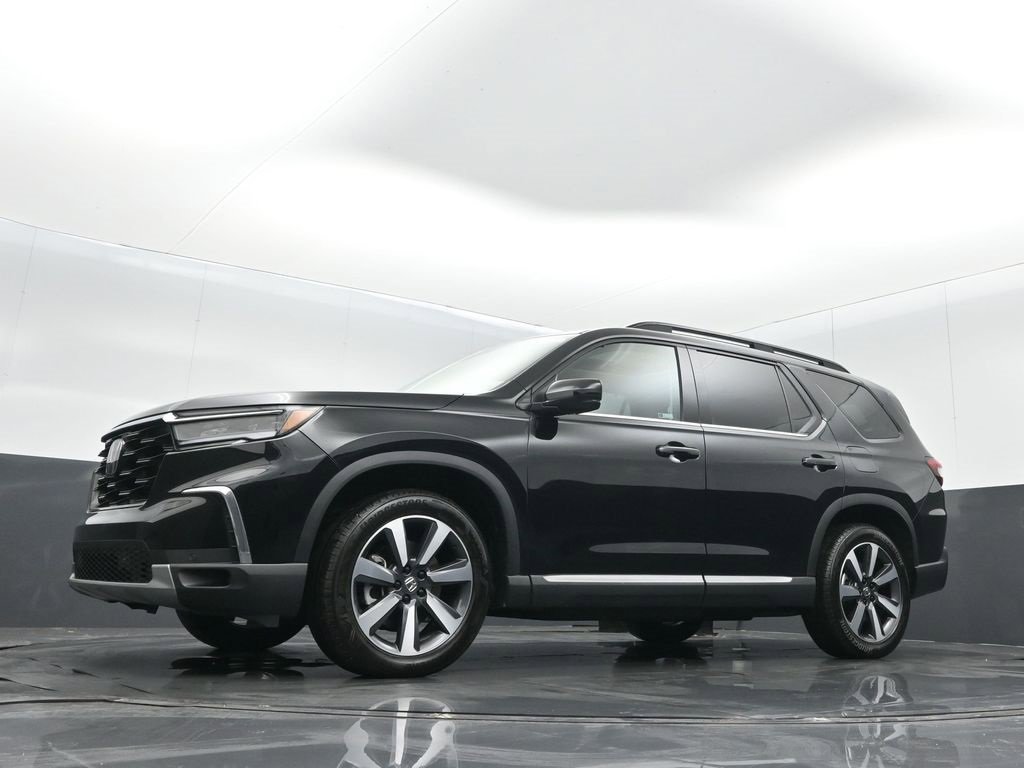 Certified 2025 Honda Pilot Touring image 11