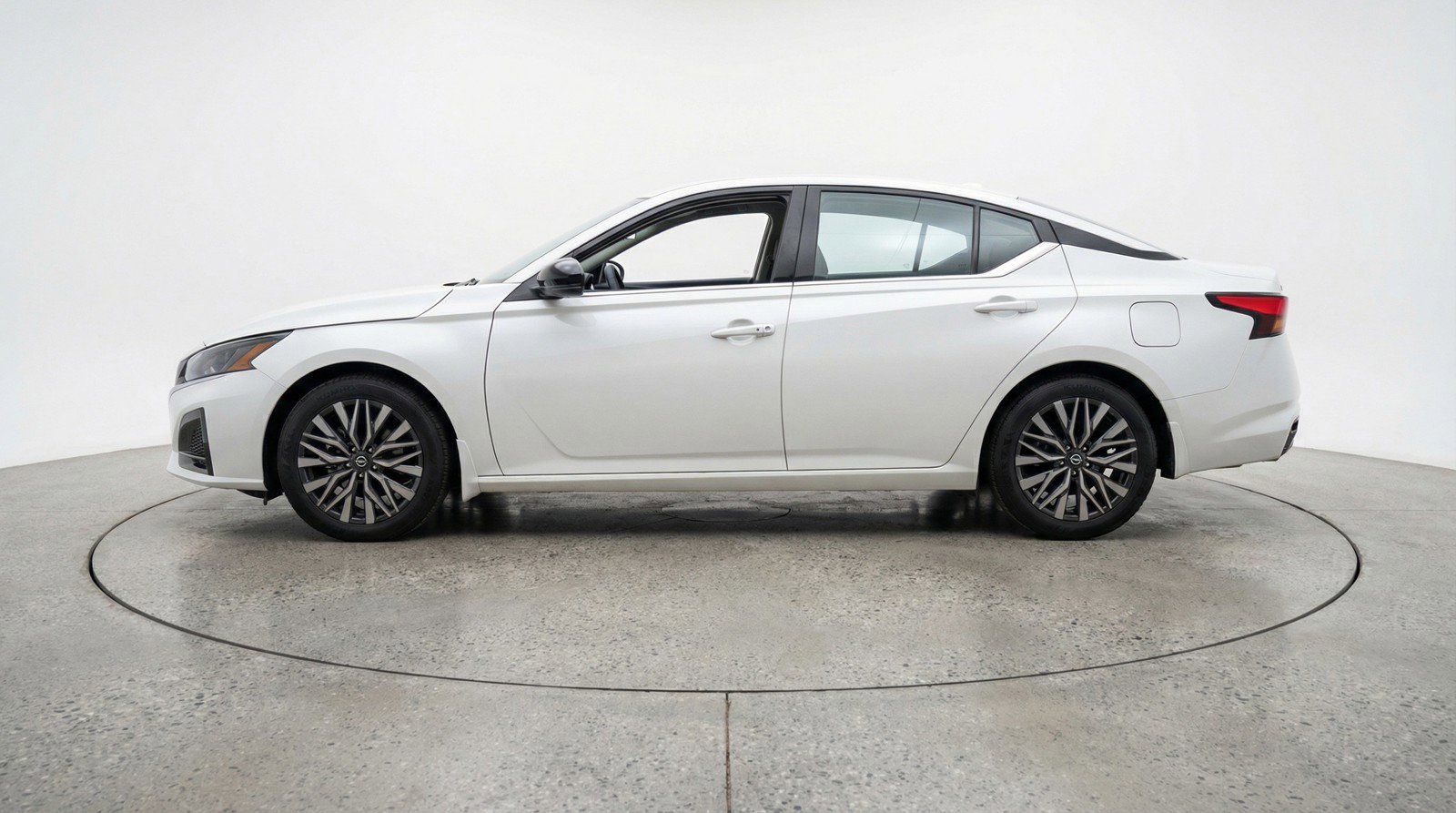 Used 2025 Nissan Altima 2.5 SV image 5