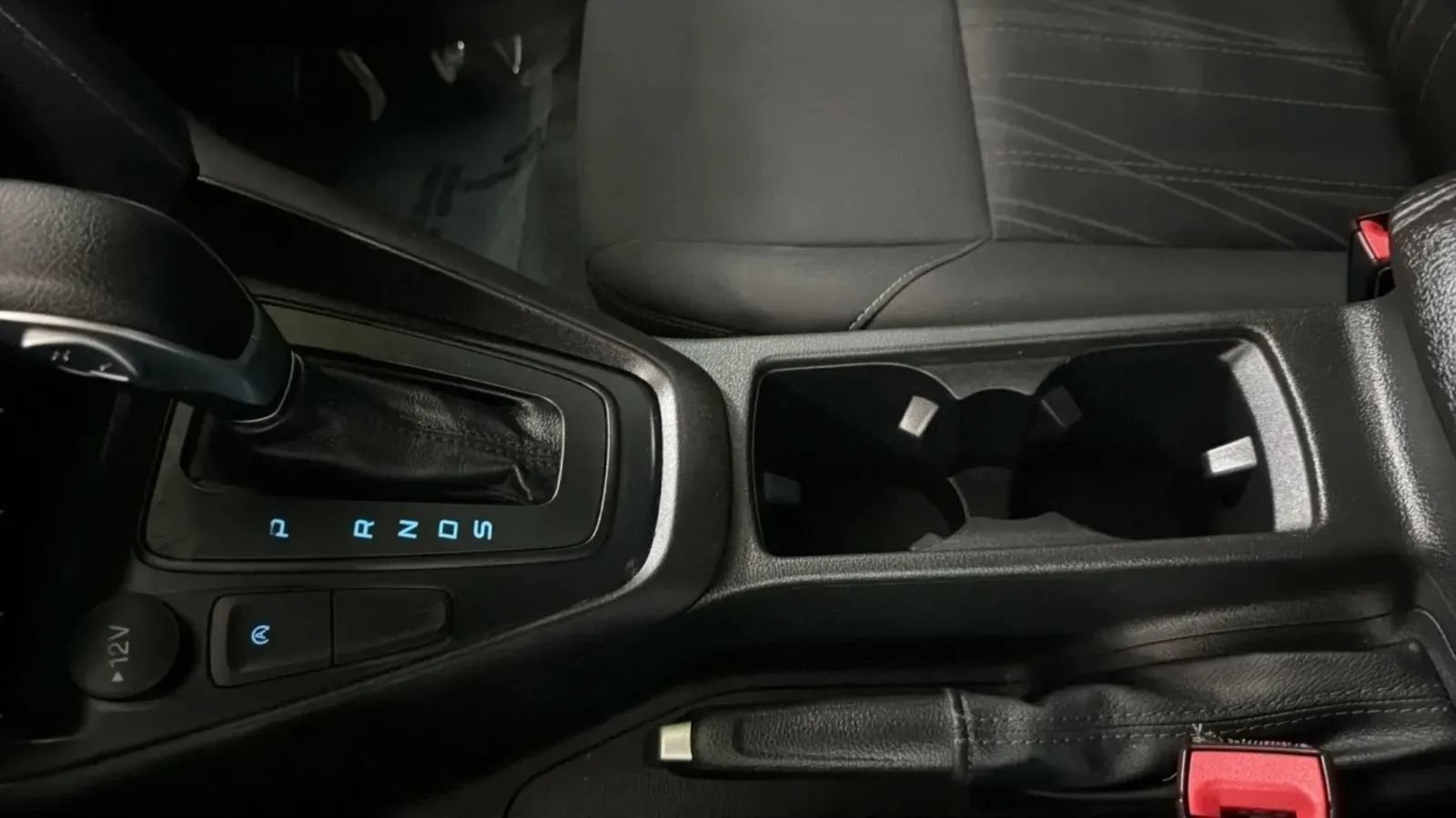 Used 2018 Ford Focus SE w/ SE Appearance Package FWD image 12