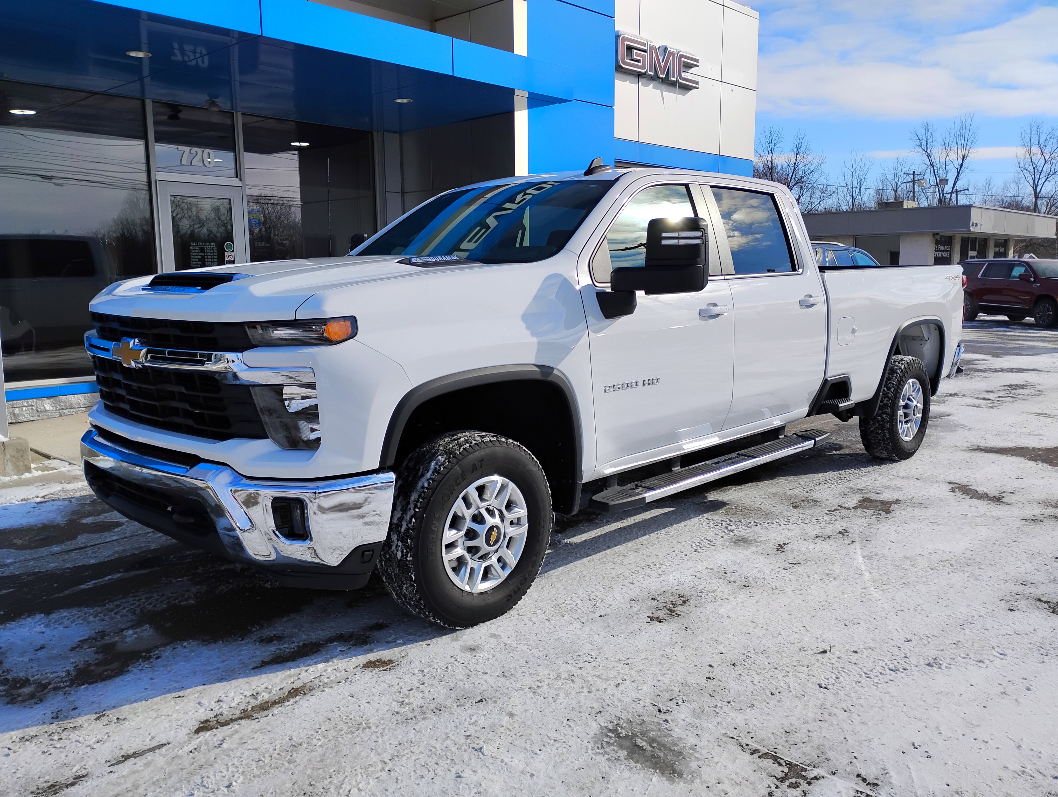 Used 2025 Chevrolet Silverado 2500 LT w/ Convenience Package image 29