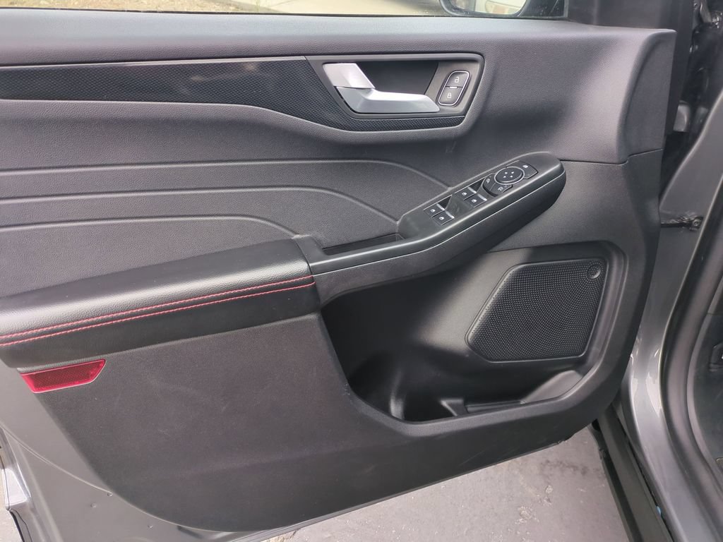 Used 2025 Ford Escape ST-Line AWD/4WD image 11