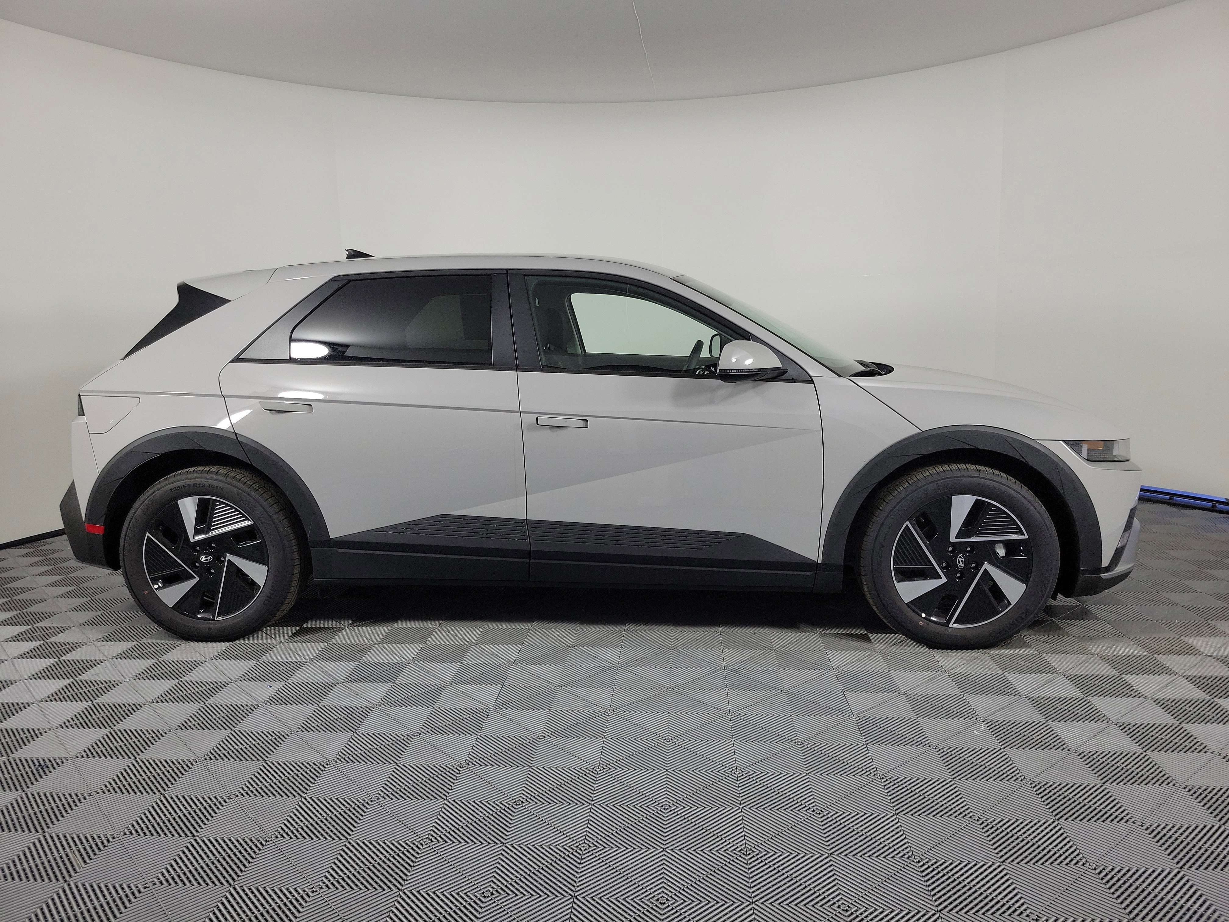 New 2026 Hyundai Ioniq 5 SE AWD/4WD image 2