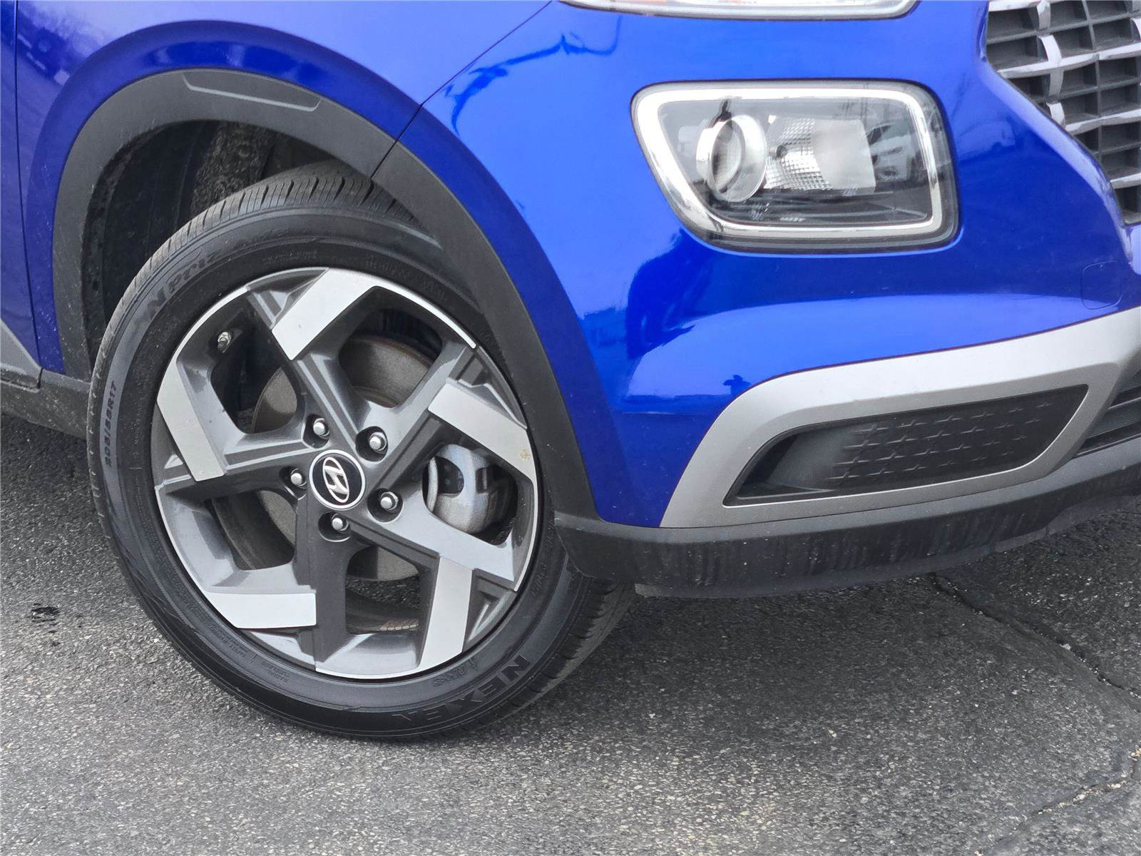 Used 2025 Hyundai Venue SEL image 3