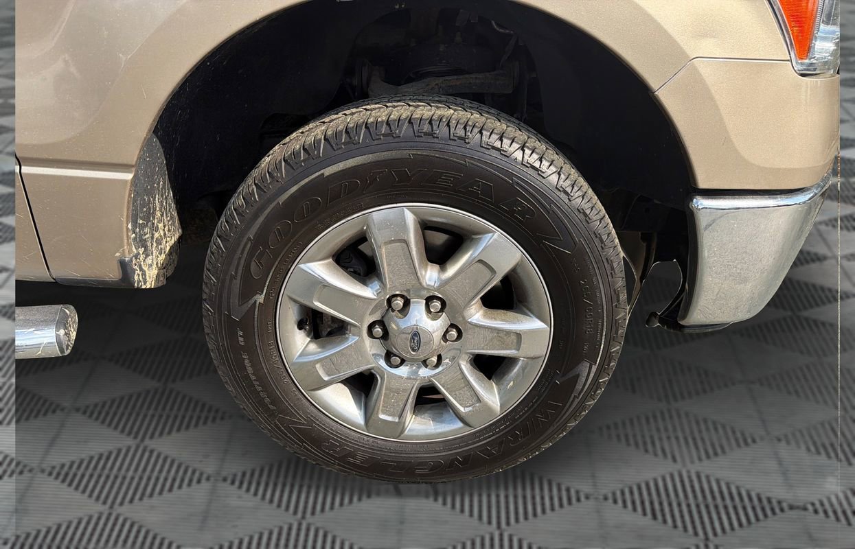 Used 2014 Ford F150 XLT w/ XLT Chrome Package image 31