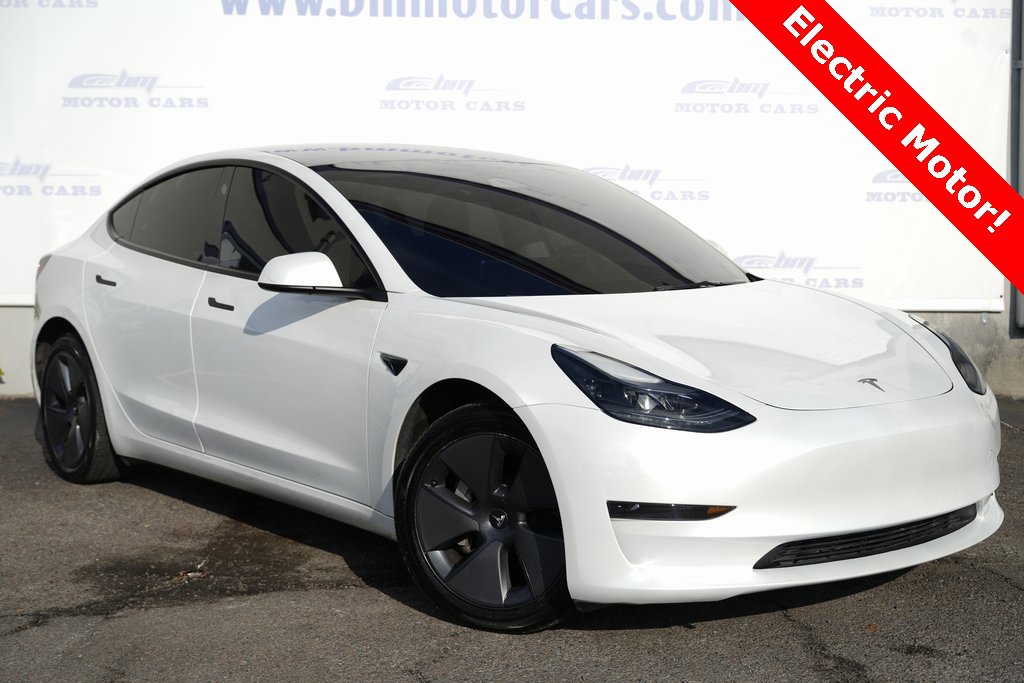 Used 2023 Tesla Model 3 Standard Range image 1