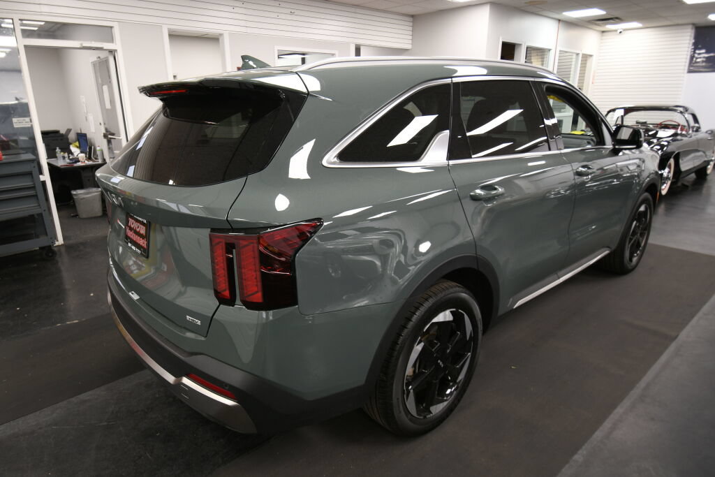 Used 2025 Kia Sorento EX AWD/4WD image 8