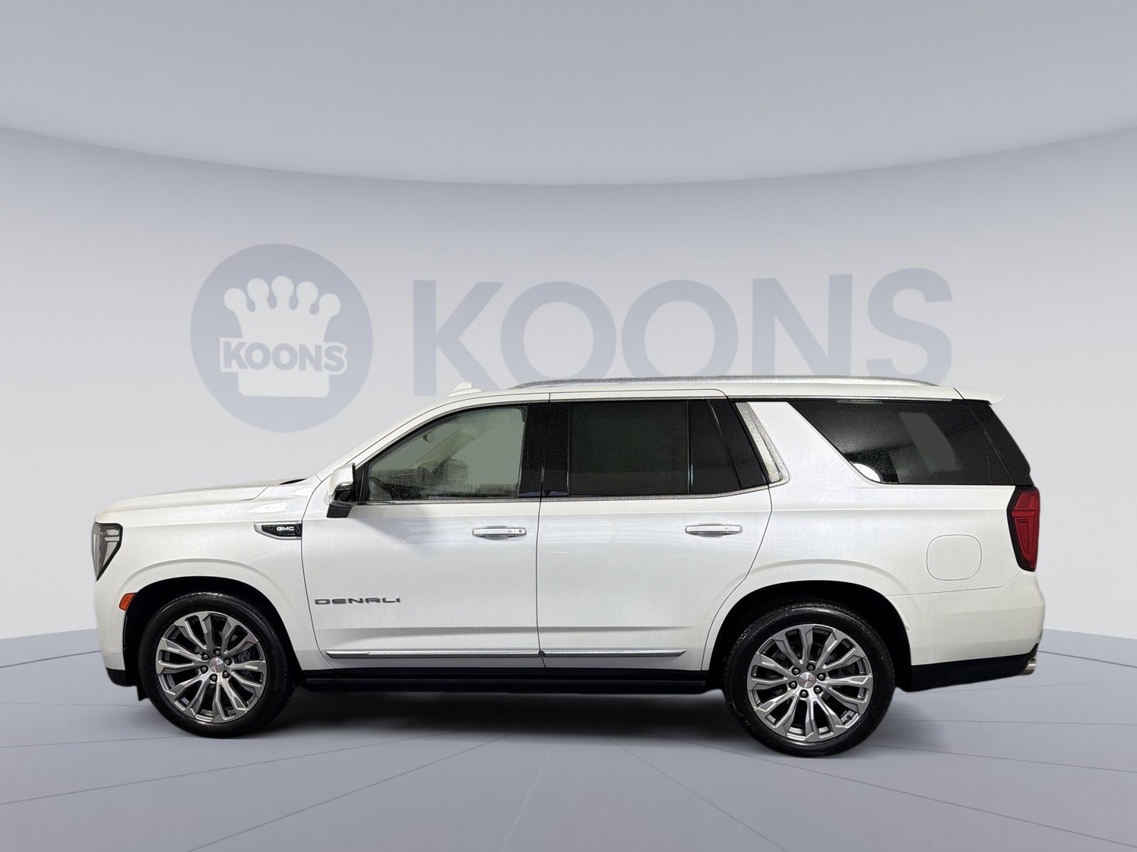 Used 2022 GMC Yukon Denali w/ Denali Premium Package image 2