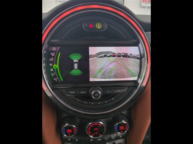 Used 2021 MINI Cooper 2-Door Hardtop w/ Driver Assistance Package image 17