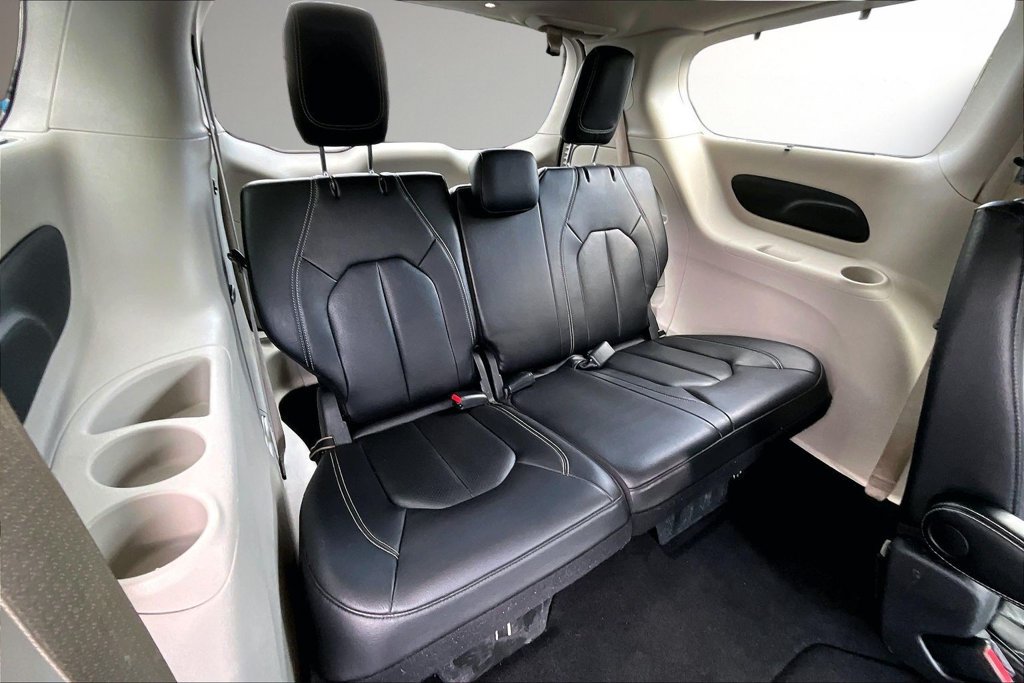 Used 2022 Chrysler Pacifica Touring-L FWD image 26