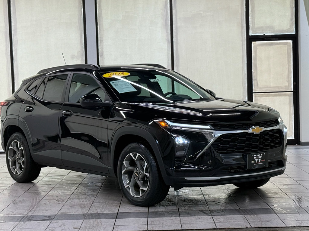 Used 2025 Chevrolet Trax LT w/ LT Convenience Package