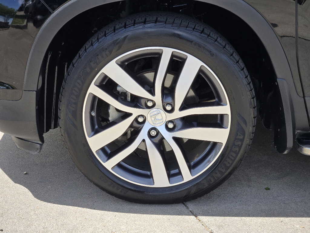 Used 2018 Honda Pilot Touring image 17