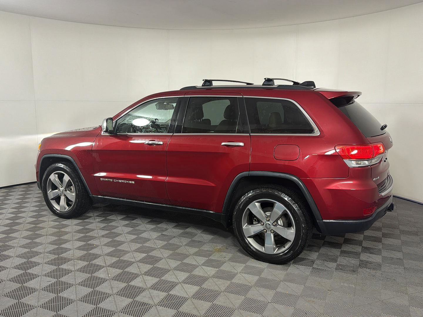 Used 2015 Jeep Grand Cherokee Limited w/ Luxury Group II AWD/4WD image 3
