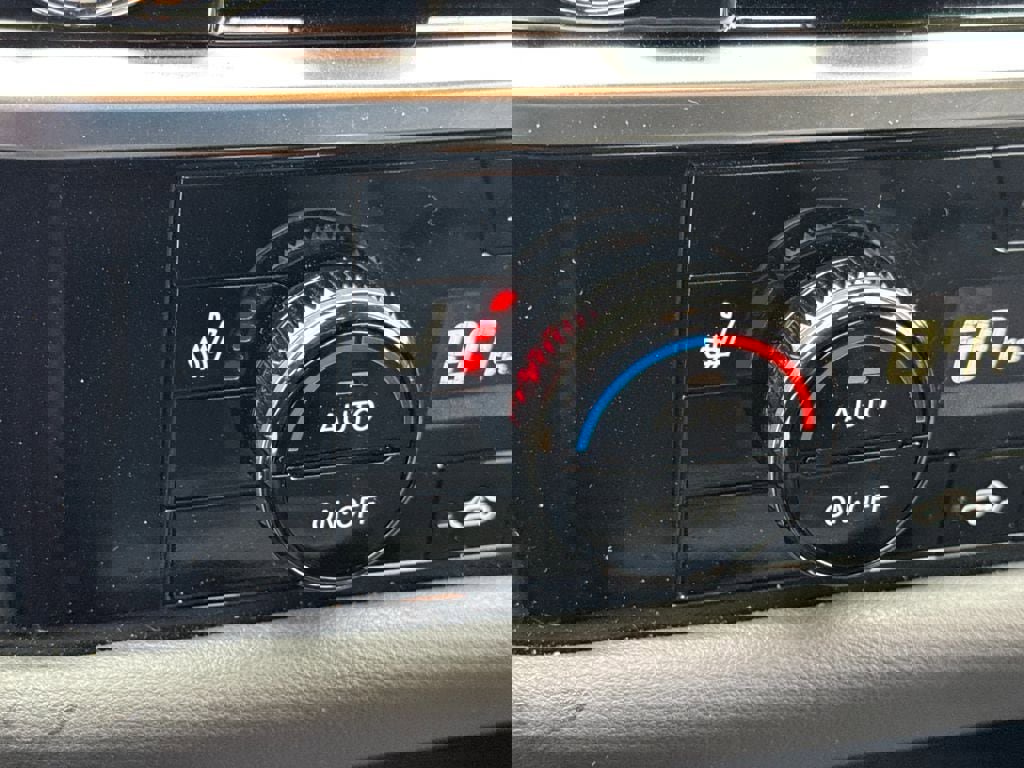 Used 2024 Nissan Pathfinder SV image 23