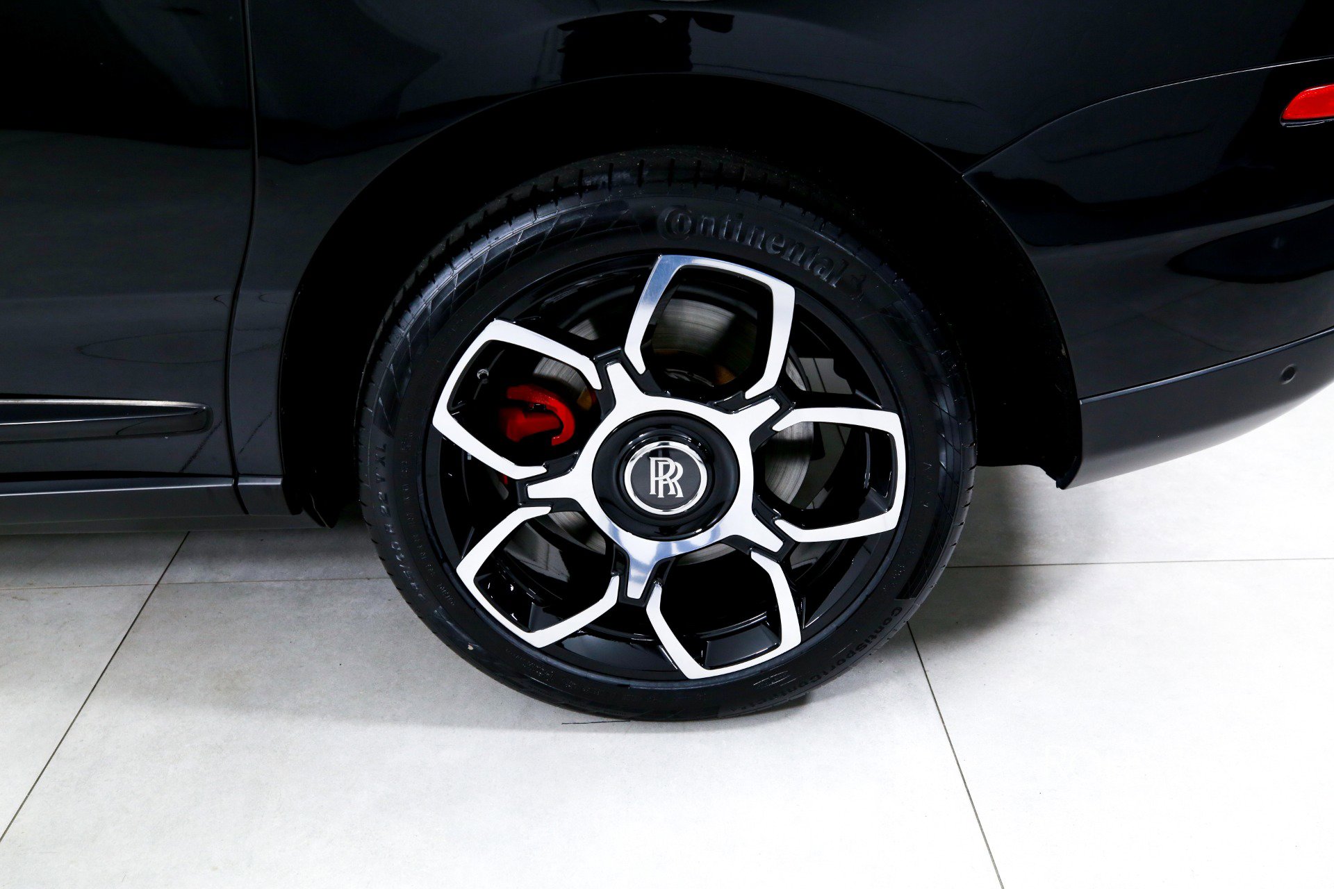 Used 2021 Rolls-Royce Cullinan Black Badge AWD/4WD image 43