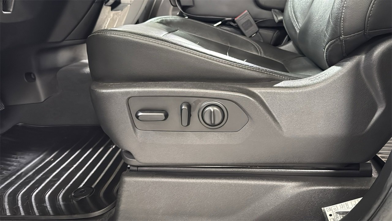 Used 2019 Chevrolet Silverado 1500 LTZ image 14