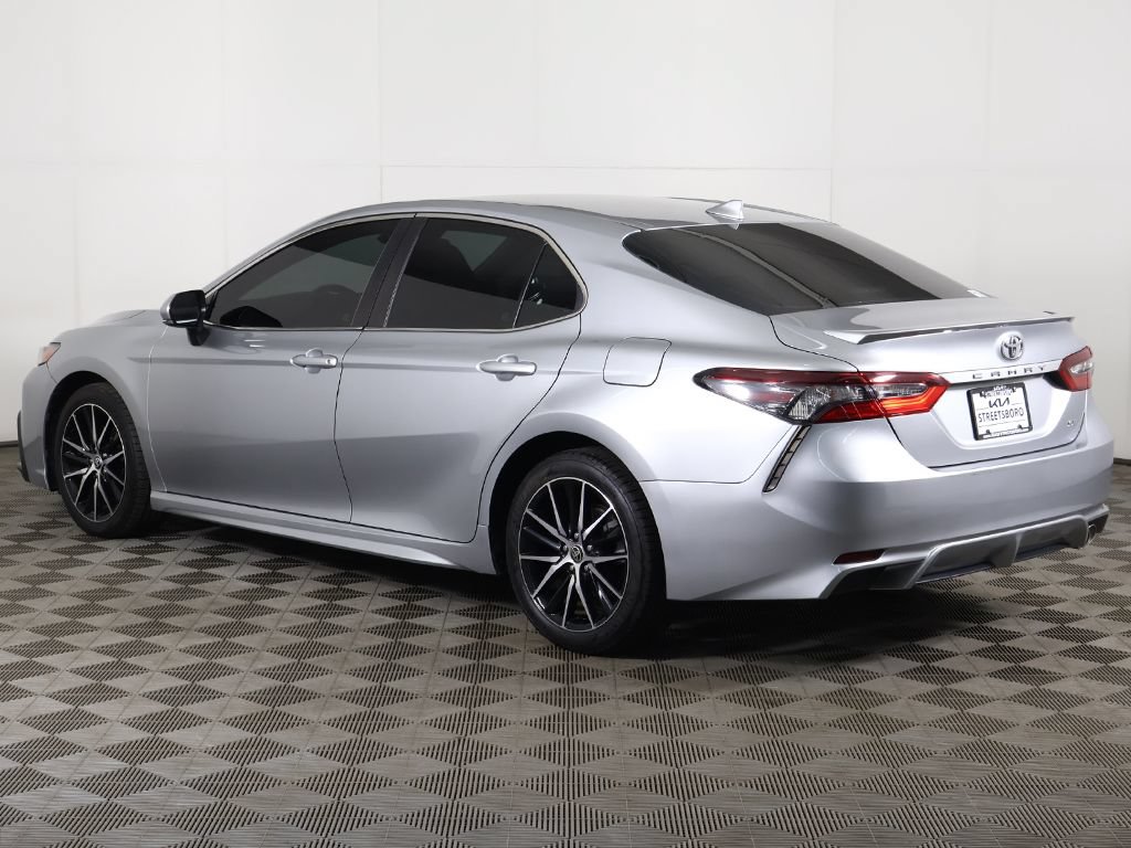 Used 2022 Toyota Camry SE FWD image 6