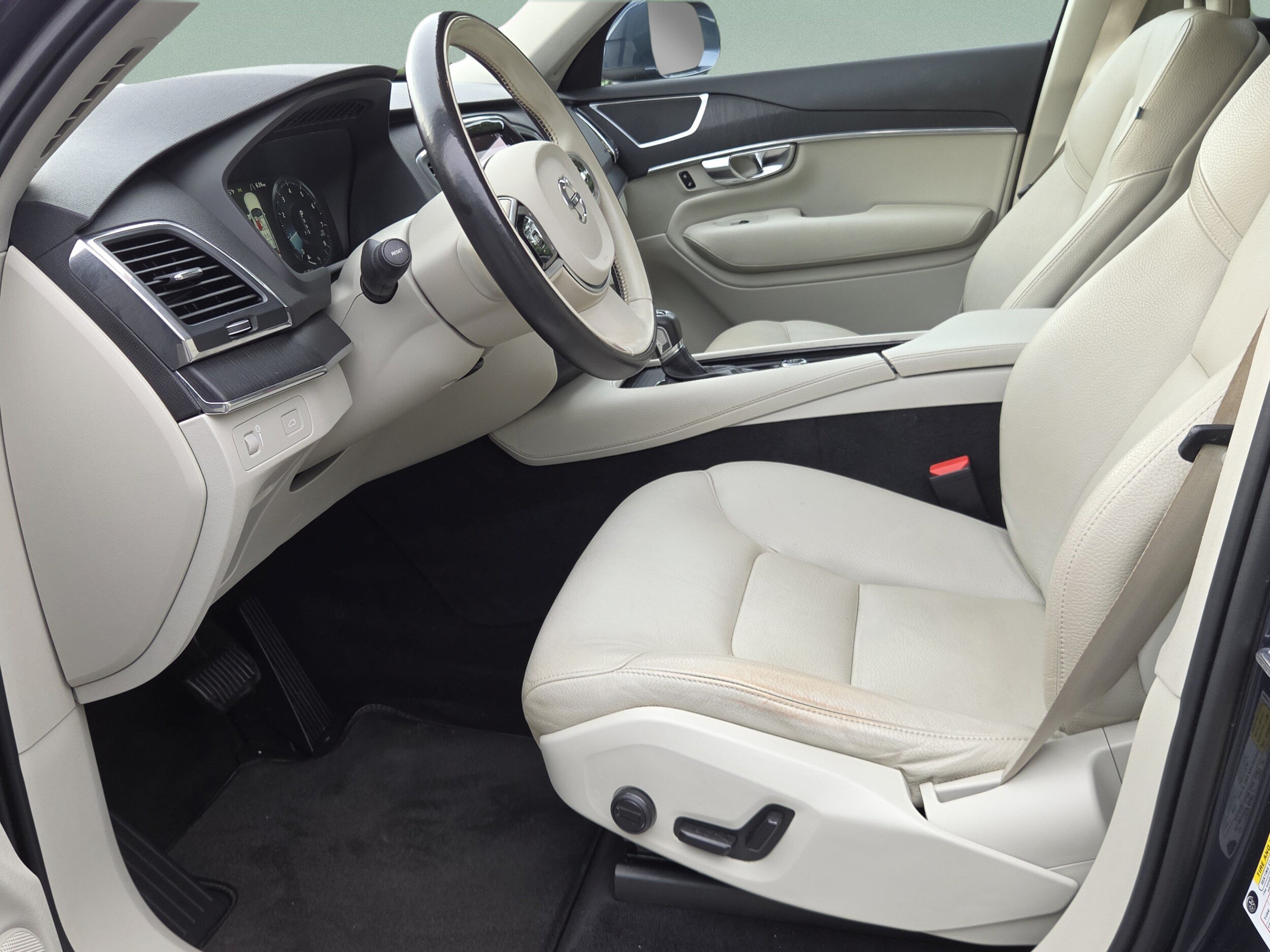 Used 2020 Volvo XC90 T6 Momentum AWD/4WD image 10