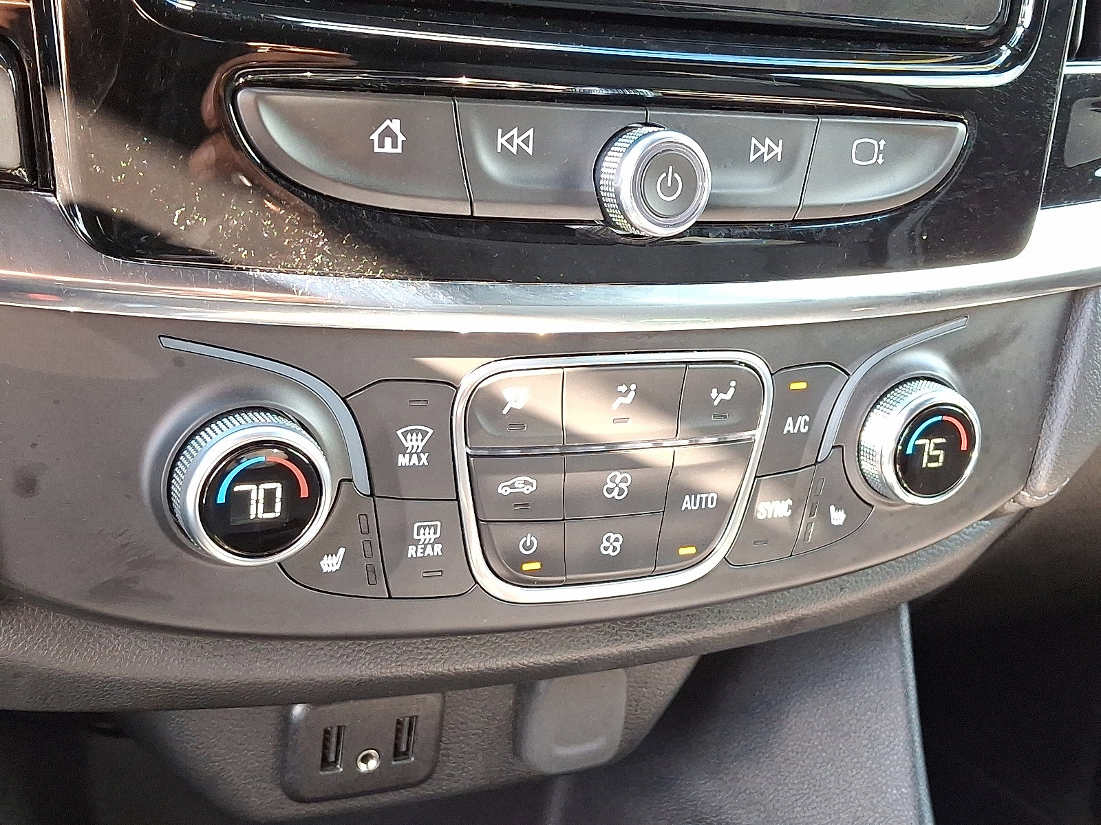 Used 2022 Chevrolet Traverse LT image 18