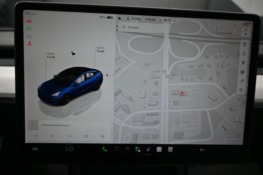 Used 2022 Tesla Model 3 Long Range AWD/4WD image 8