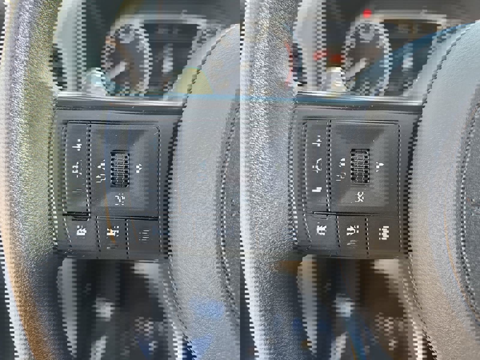 Used 2023 Nissan Rogue S image 19