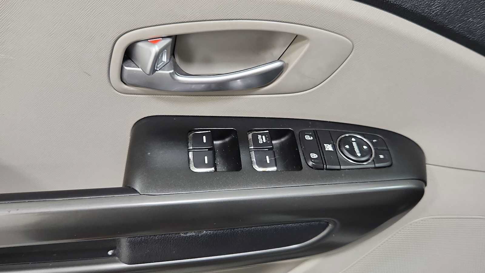 Used 2019 Kia Sedona L FWD image 15