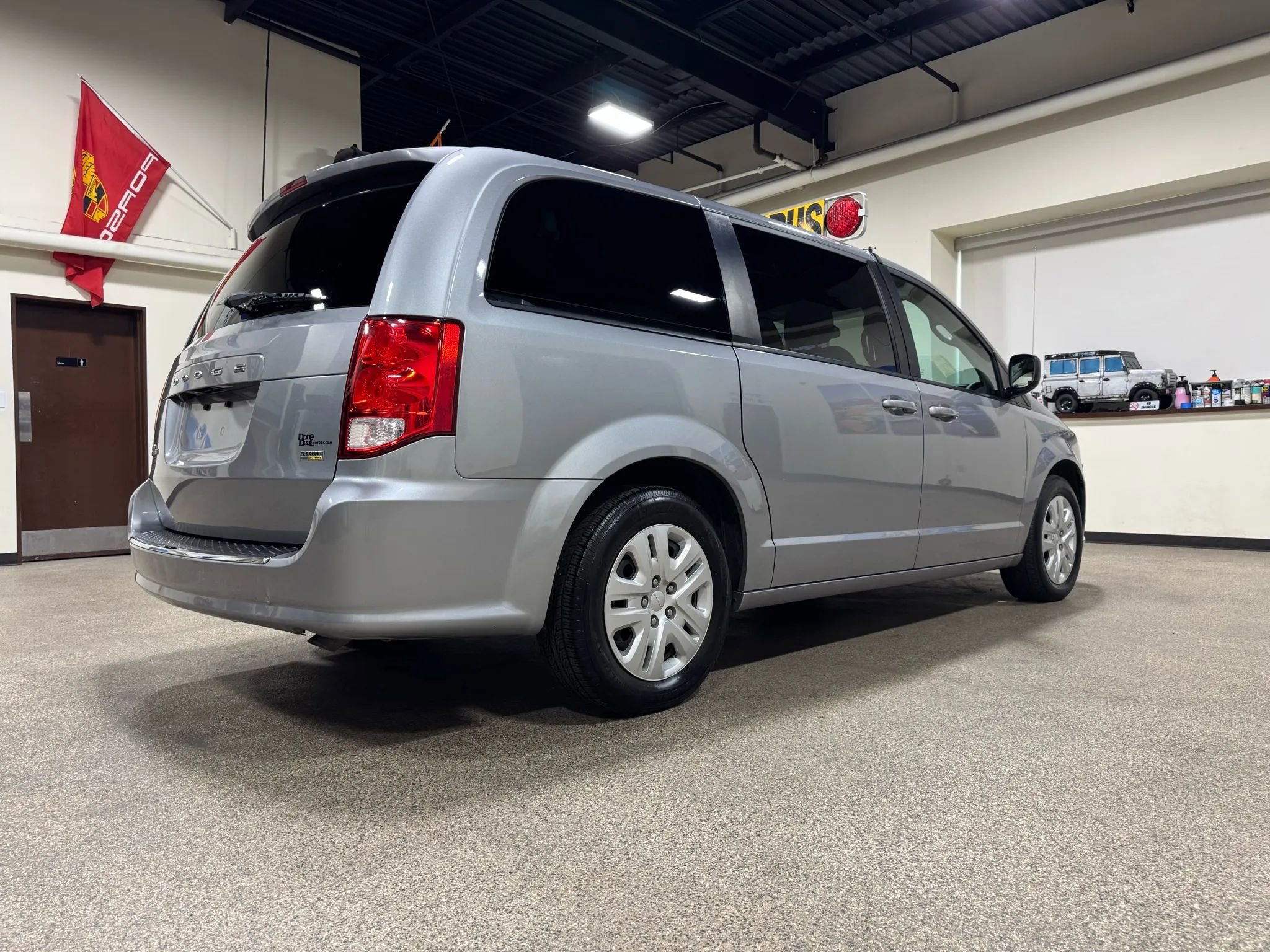 Used 2018 Dodge Grand Caravan SE image 5