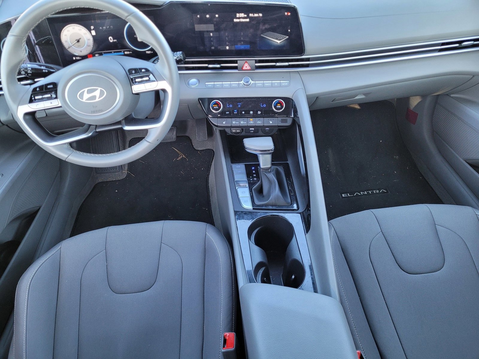 Certified 2025 Hyundai Elantra SEL image 17