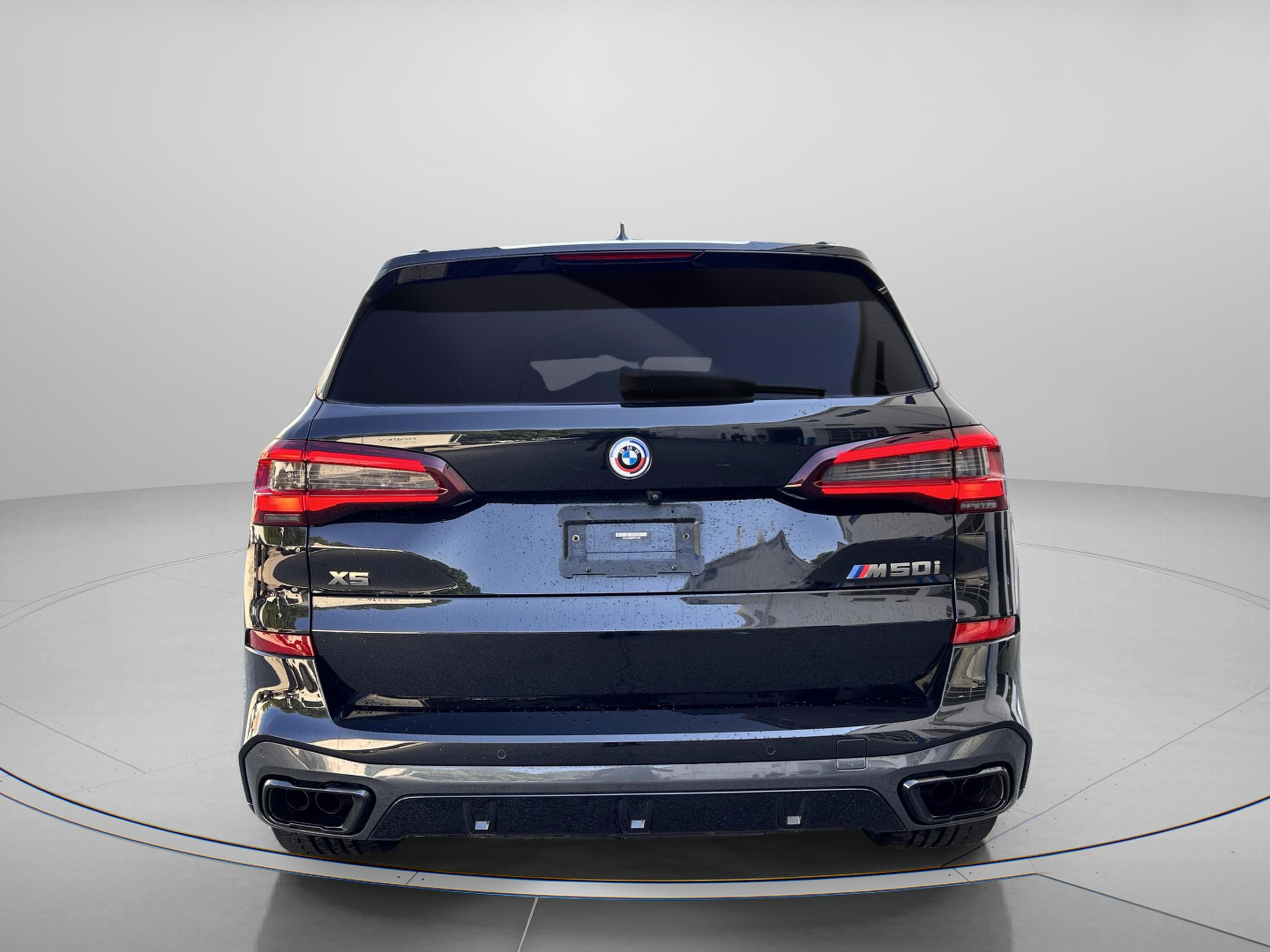 Used 2023 BMW X5 M50i w/ Executive Package image 3