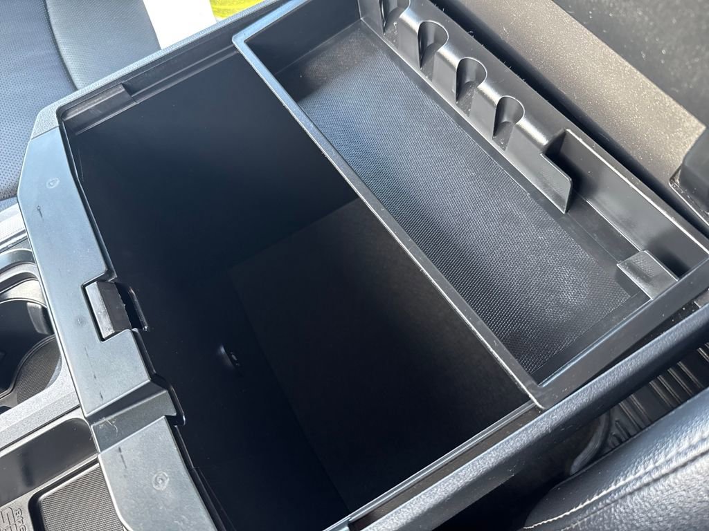 Used 2023 Ford F350 Lariat w/ Chrome Package image 29