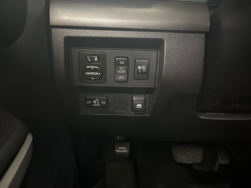 Used 2015 Toyota Tundra SR5 w/ SR5 Upgrade Package image 66