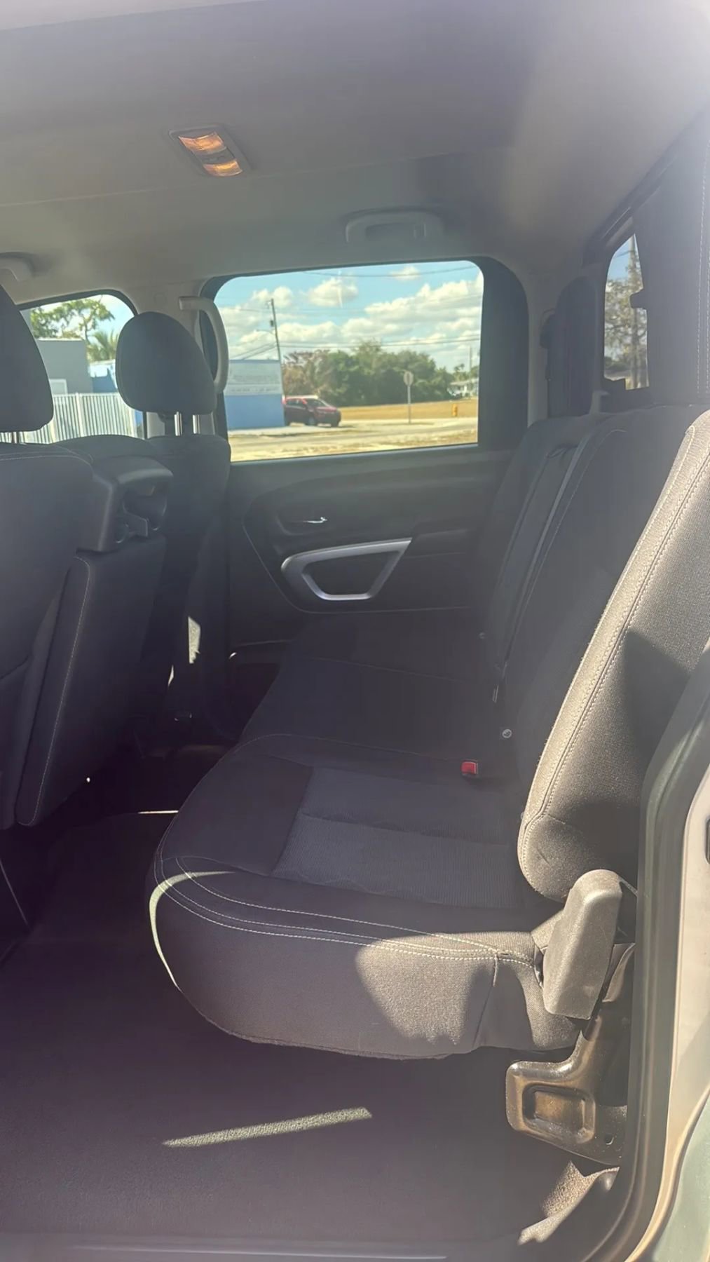 Used 2019 Nissan Titan SV RWD image 8