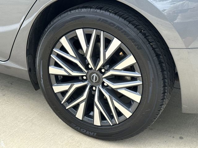 Used 2024 Nissan Altima 2.5 SV image 12