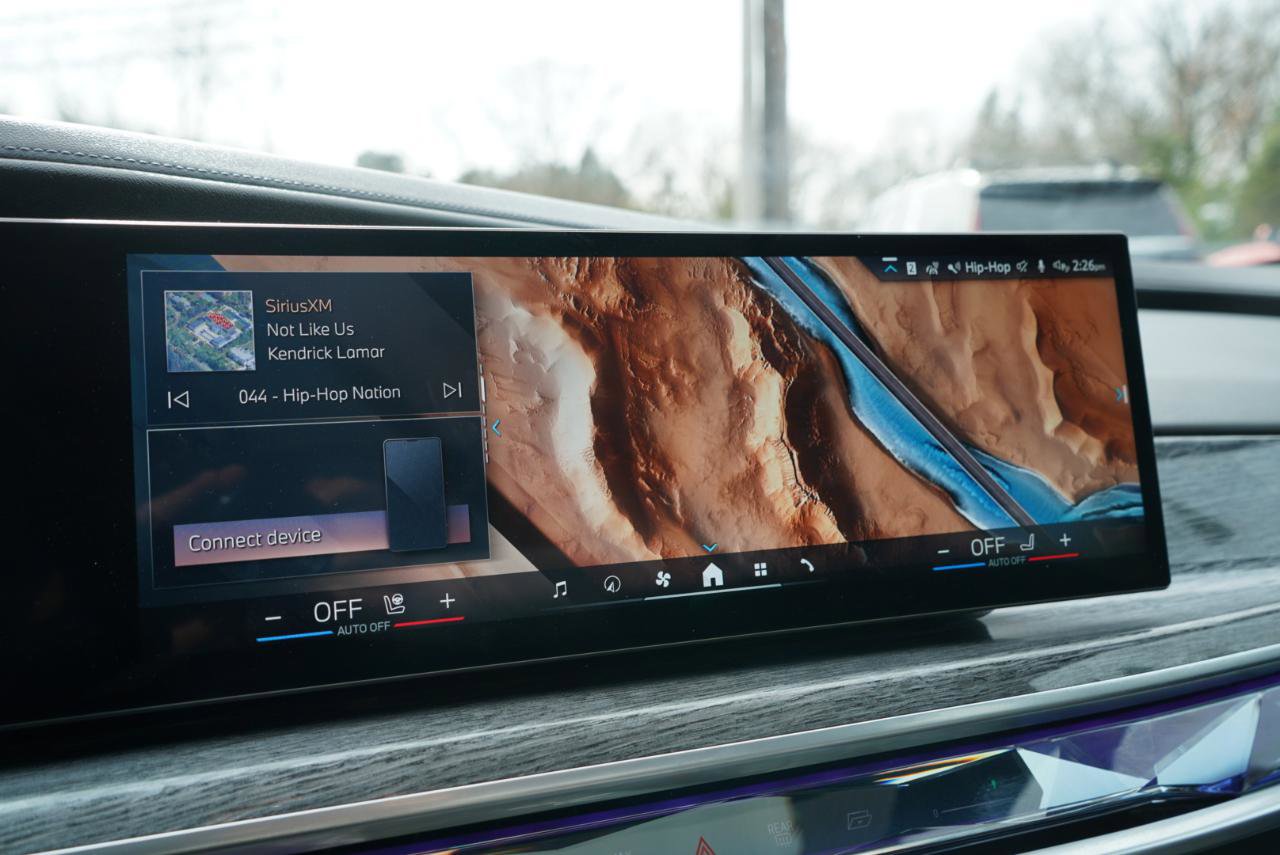 Used 2023 BMW 760i xDrive w/ Executive Package image 32