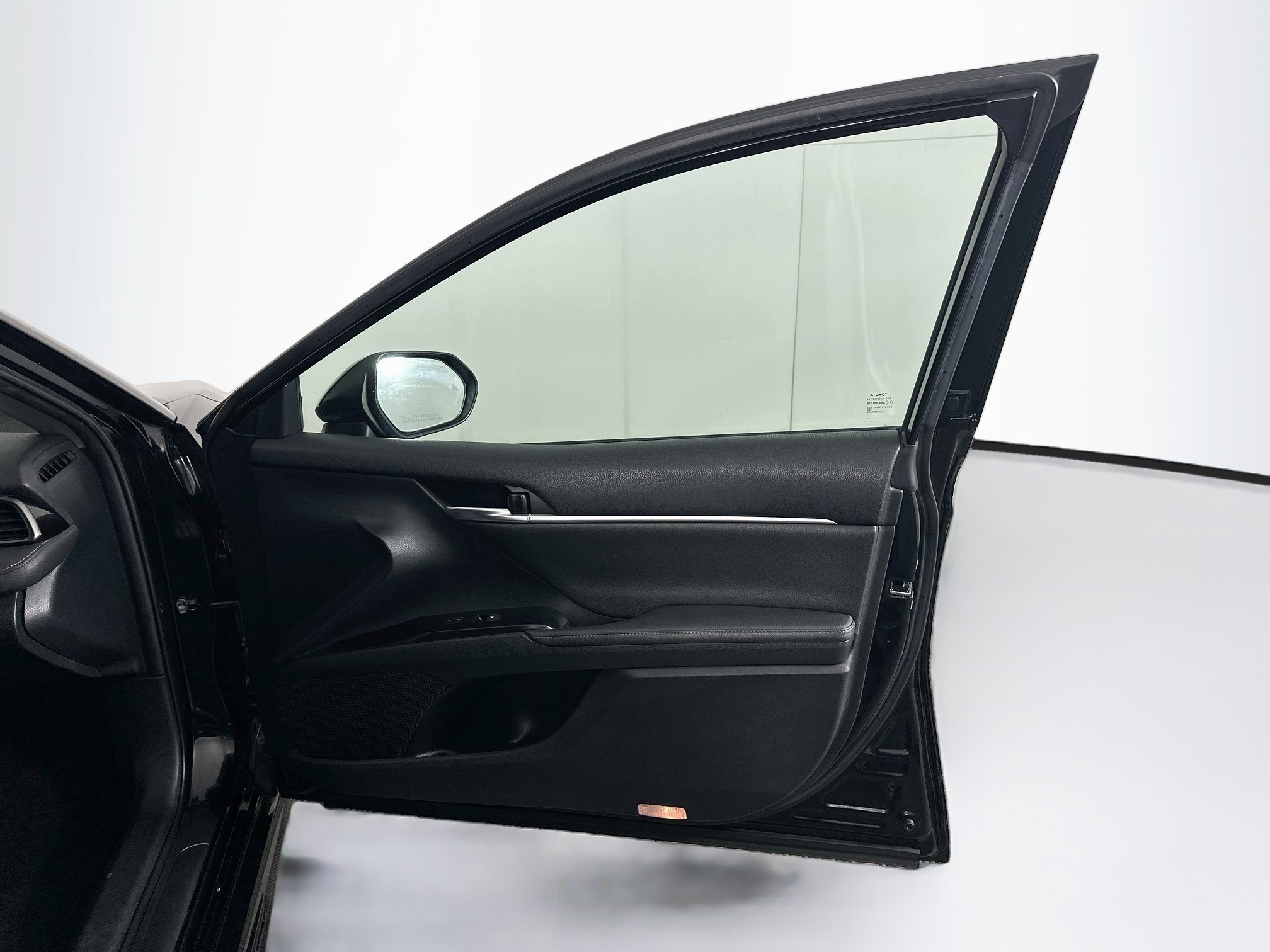 Used 2019 Toyota Camry XSE FWD image 32
