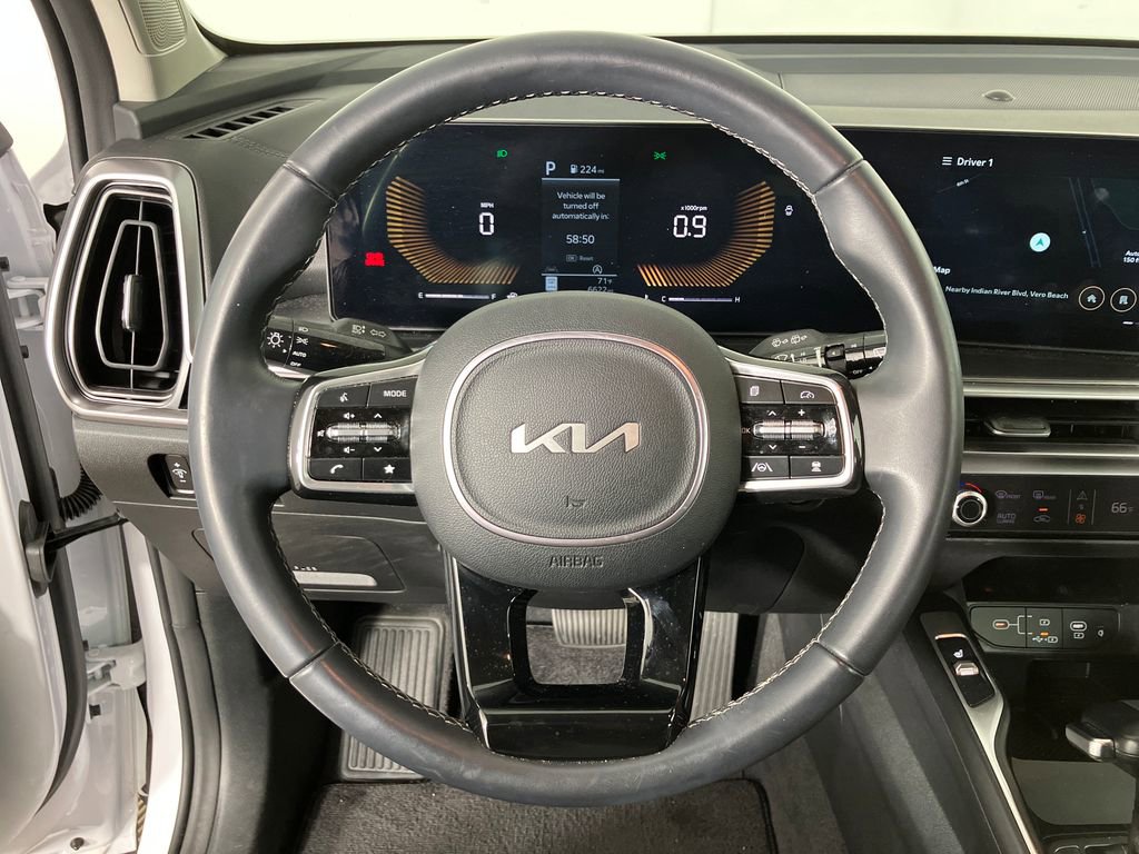 Used 2025 Kia Sorento S image 16