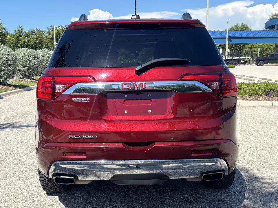 Used 2018 GMC Acadia Denali w/ Technology Package FWD image 7