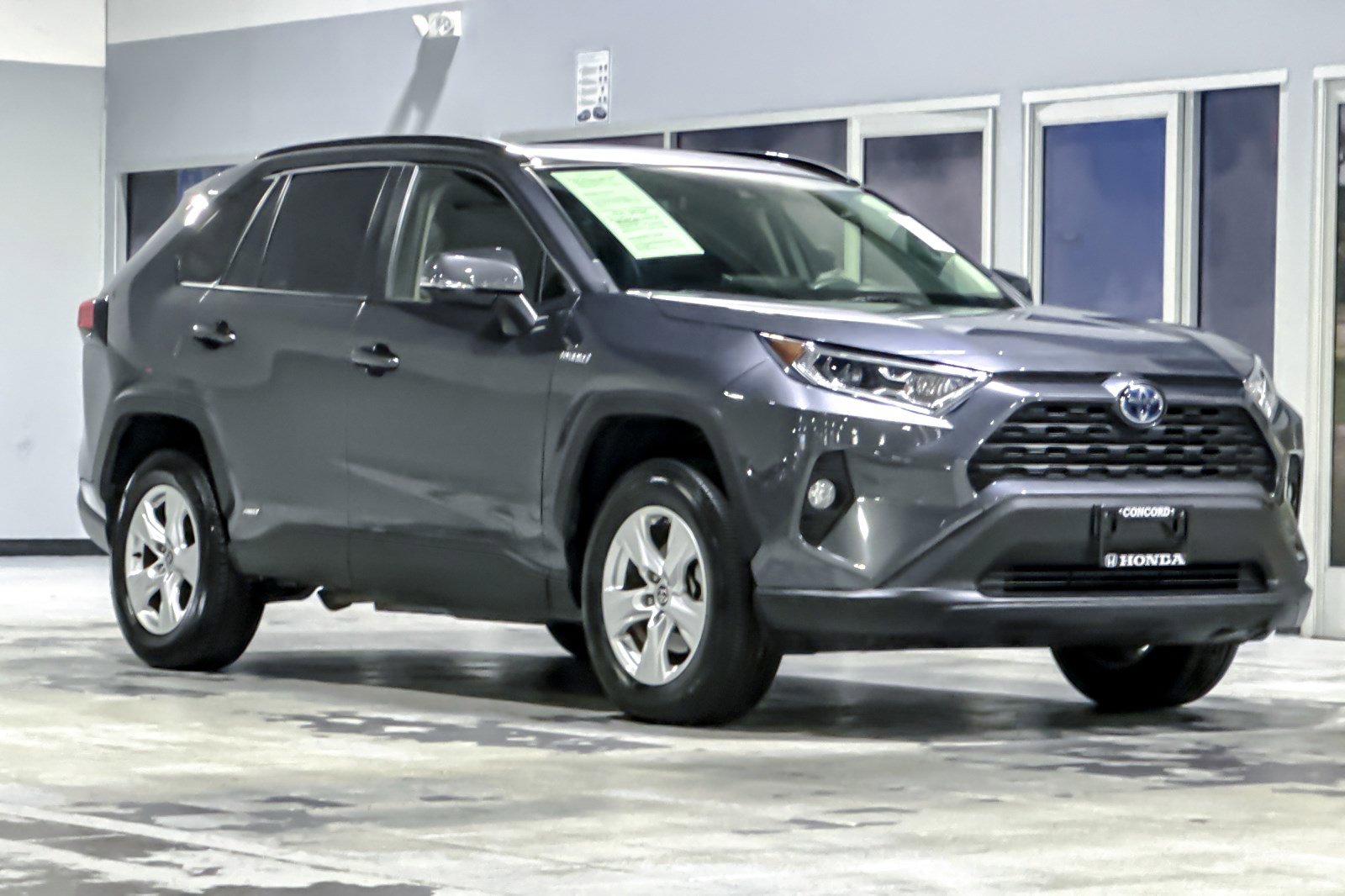 Used 2021 Toyota RAV4 XLE w/ Convenience Package image 6