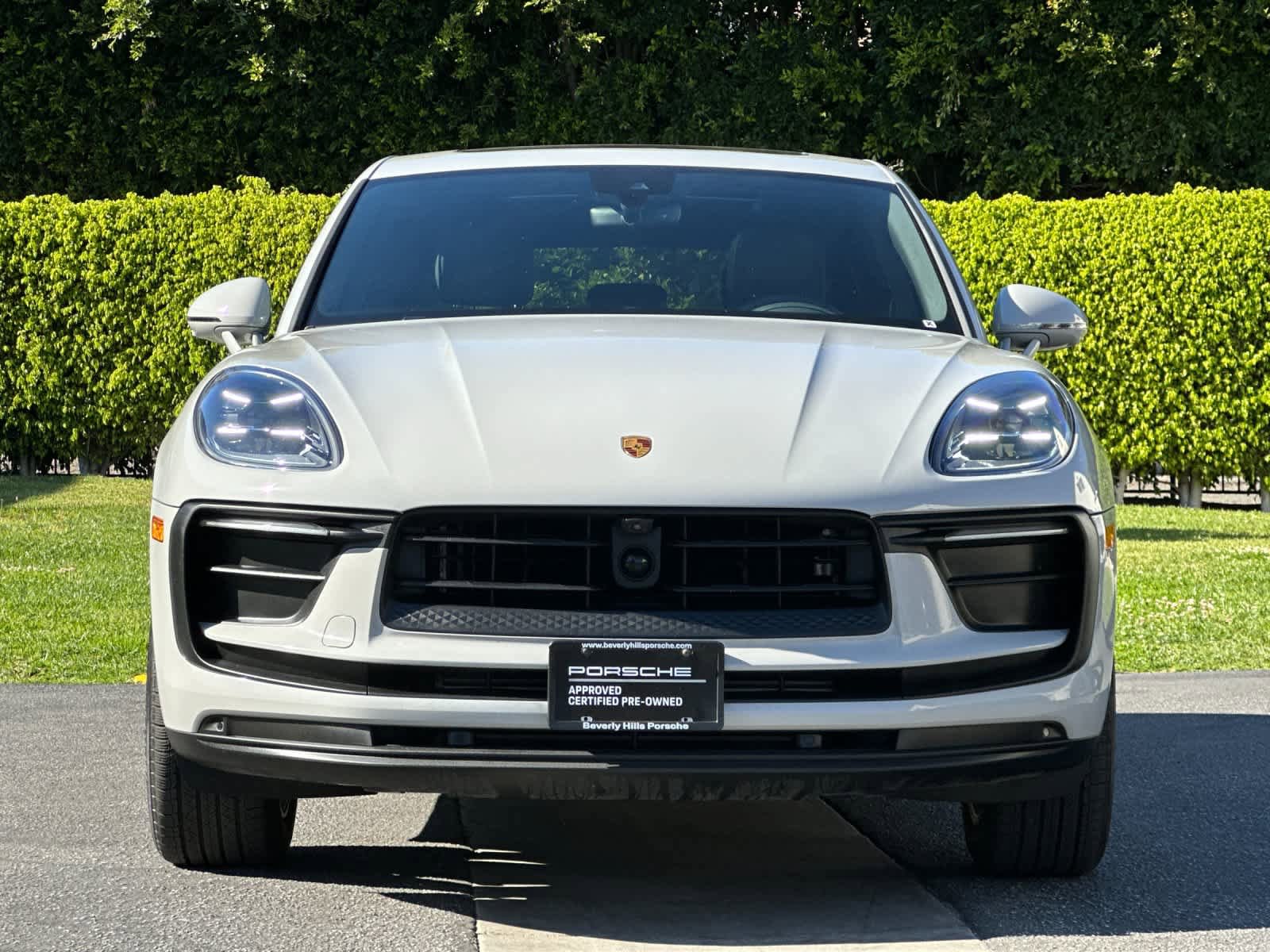Certified 2025 Porsche Macan AWD/4WD image 11